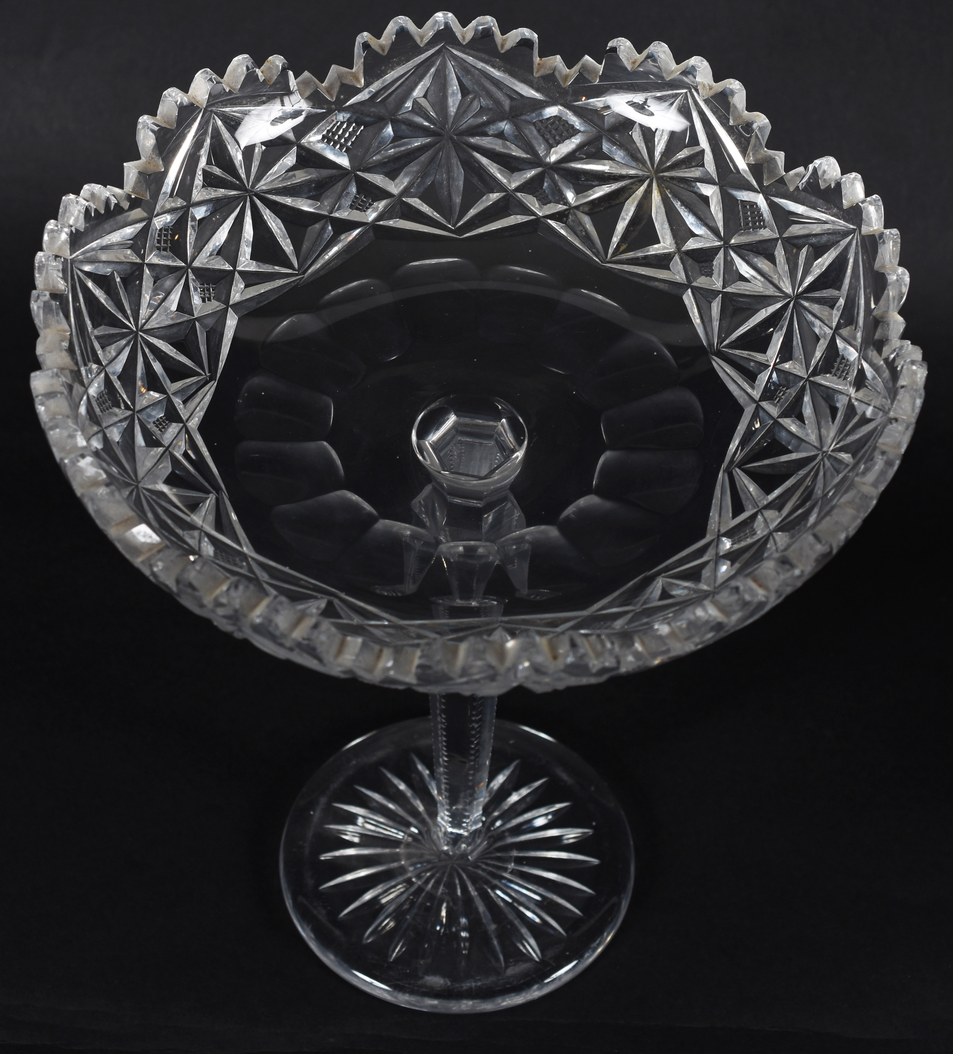 Fruteira de pé – Cristal Baccarat – Decoração lapidada no prato, na... - foto 3 de 4