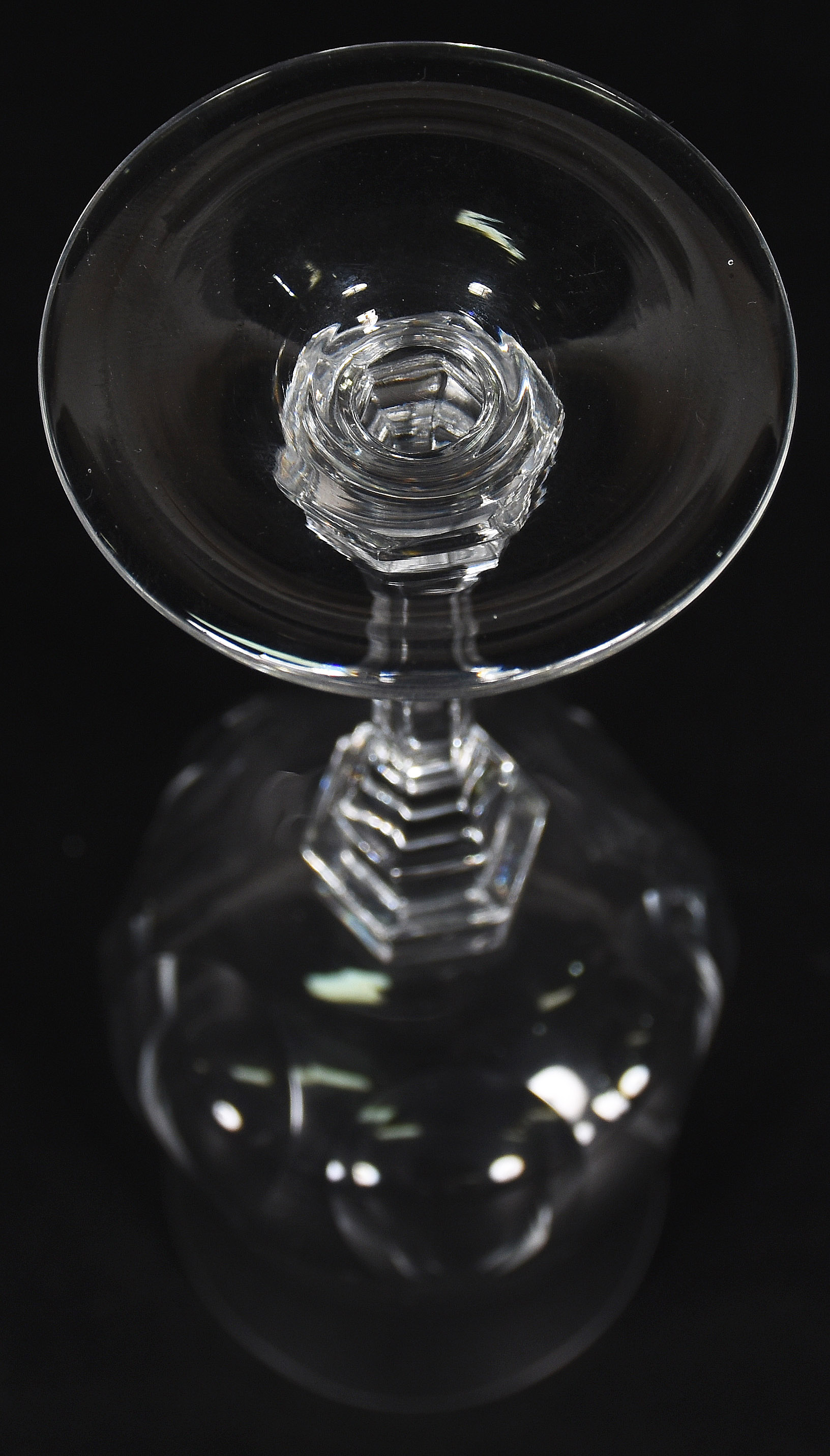 Serviço de copos de cristal facetado sendo : 5 flutes , 7 para água... - foto 4 de 6