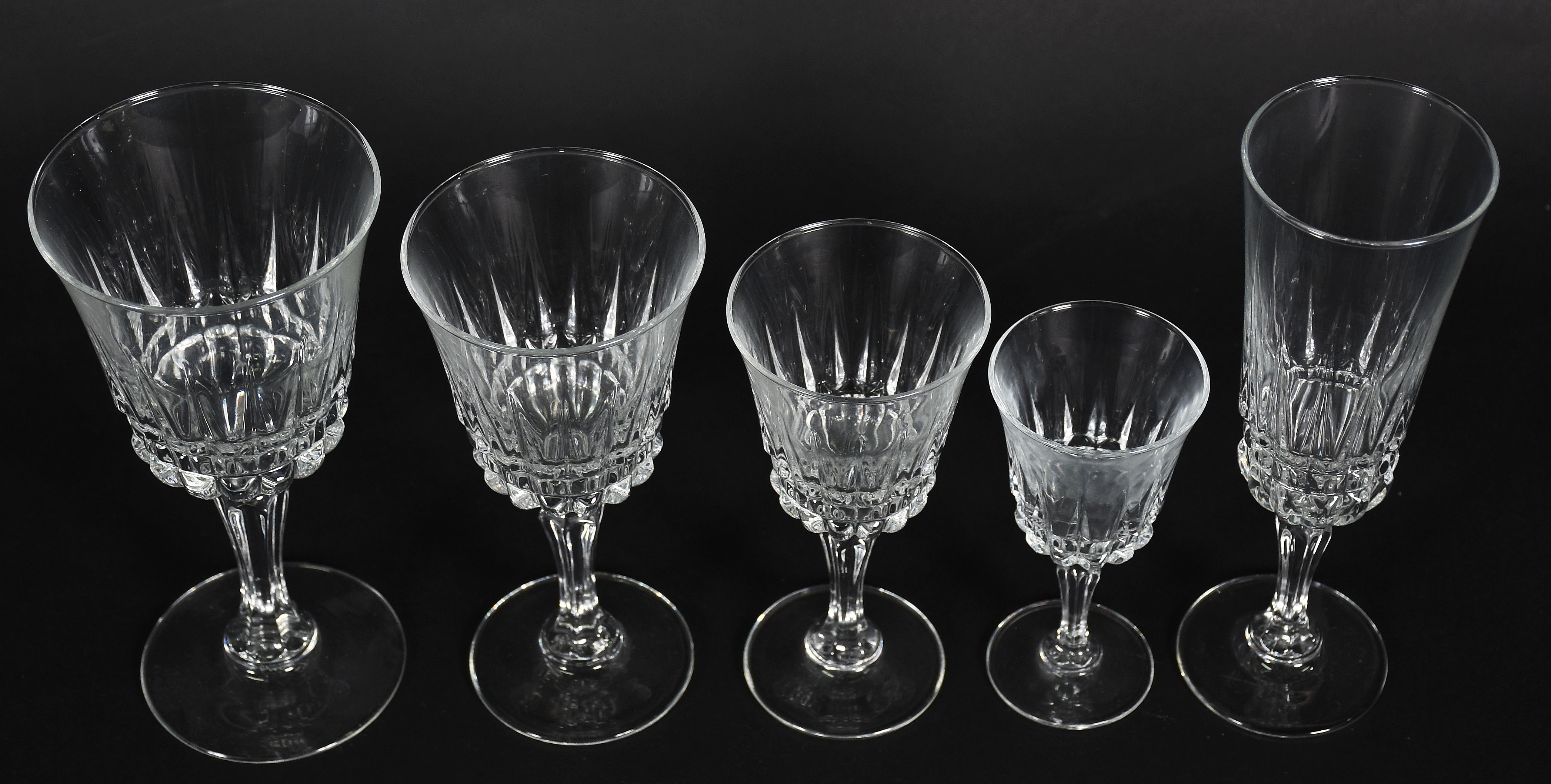 Serviço Luminarc, France composto de : 12 flutes , 12 para vinho... - foto 2 de 4