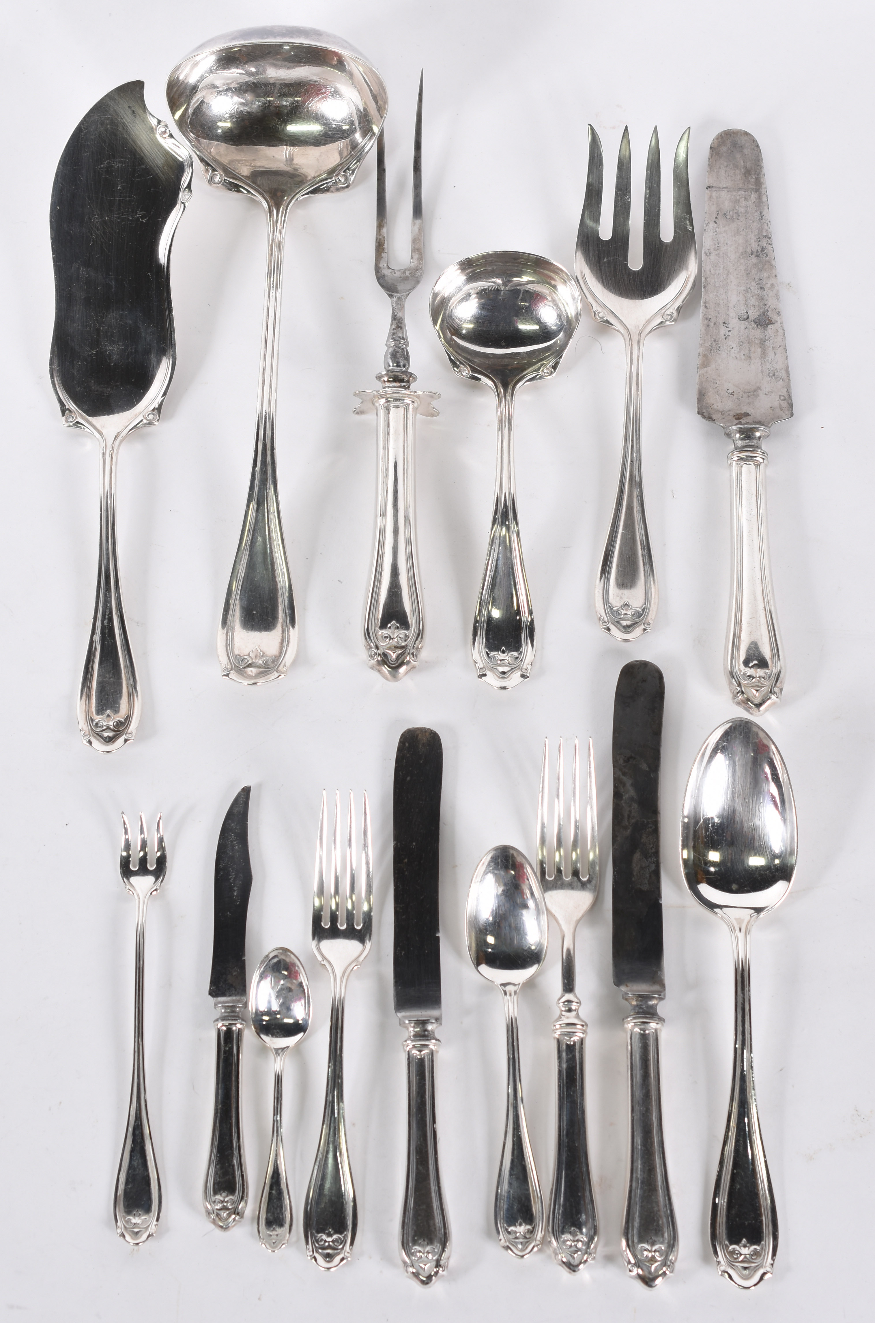 Faqueiro de metal prateado W.m. A.Rogers, composto de : 12 facas, 12... - foto 1 de 4
