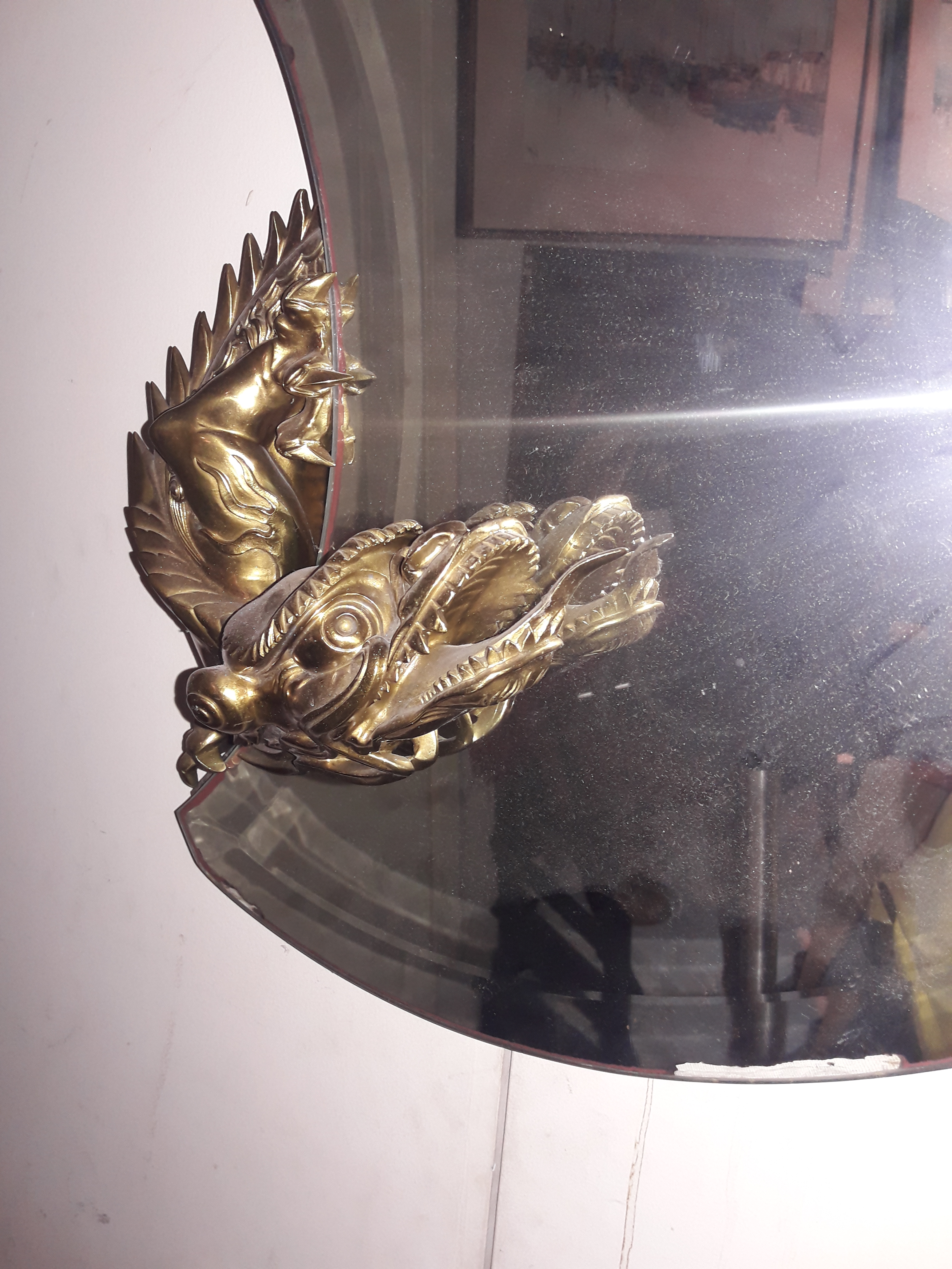 “Art Nouveau” – Espelho bisotado, em feitio de lua, guarnecido com... - foto 3 de 4