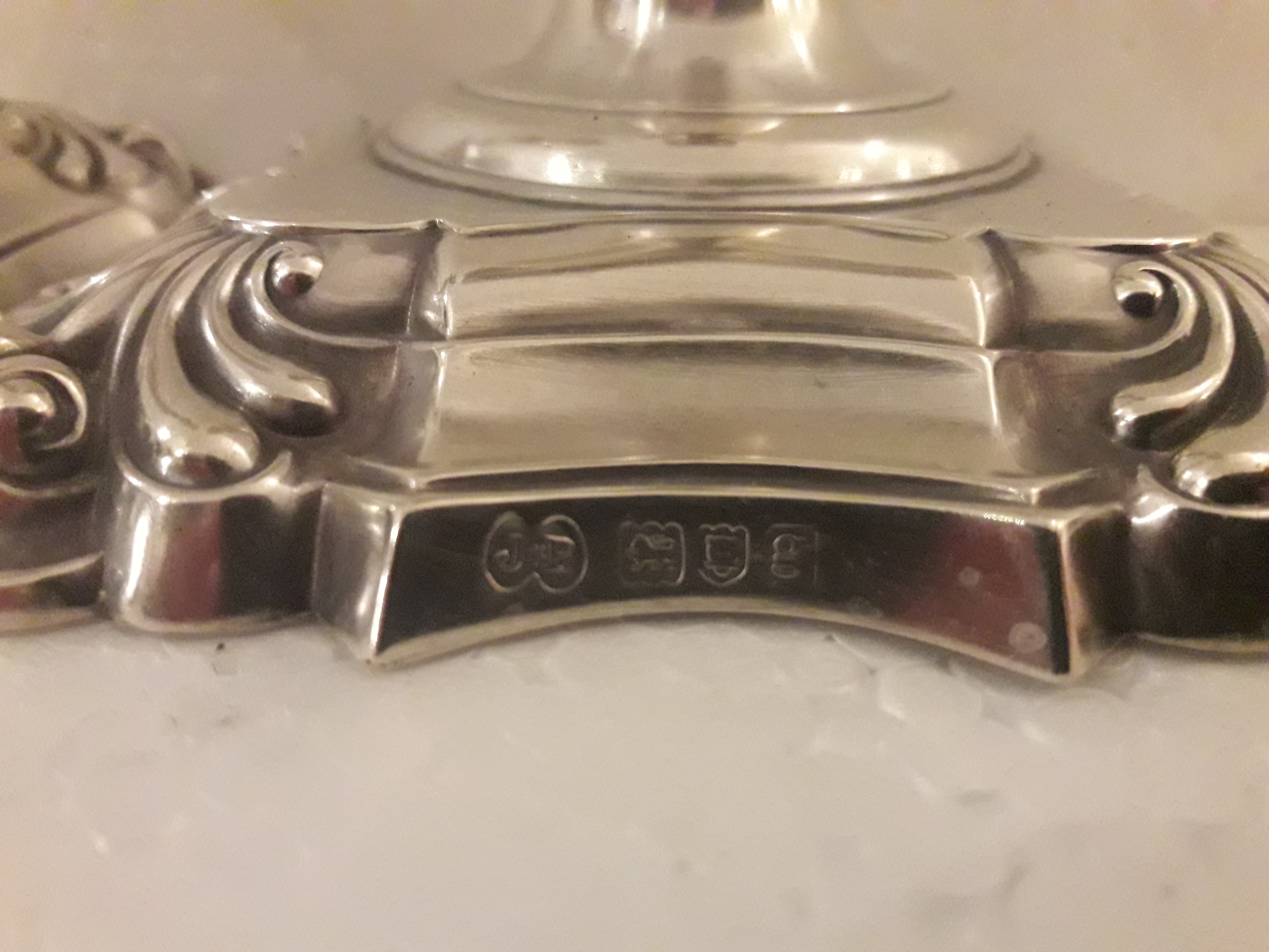 Par de castiçais neo clássicos – Prata inglesa cinzelada – Decoração... - foto 2 de 4