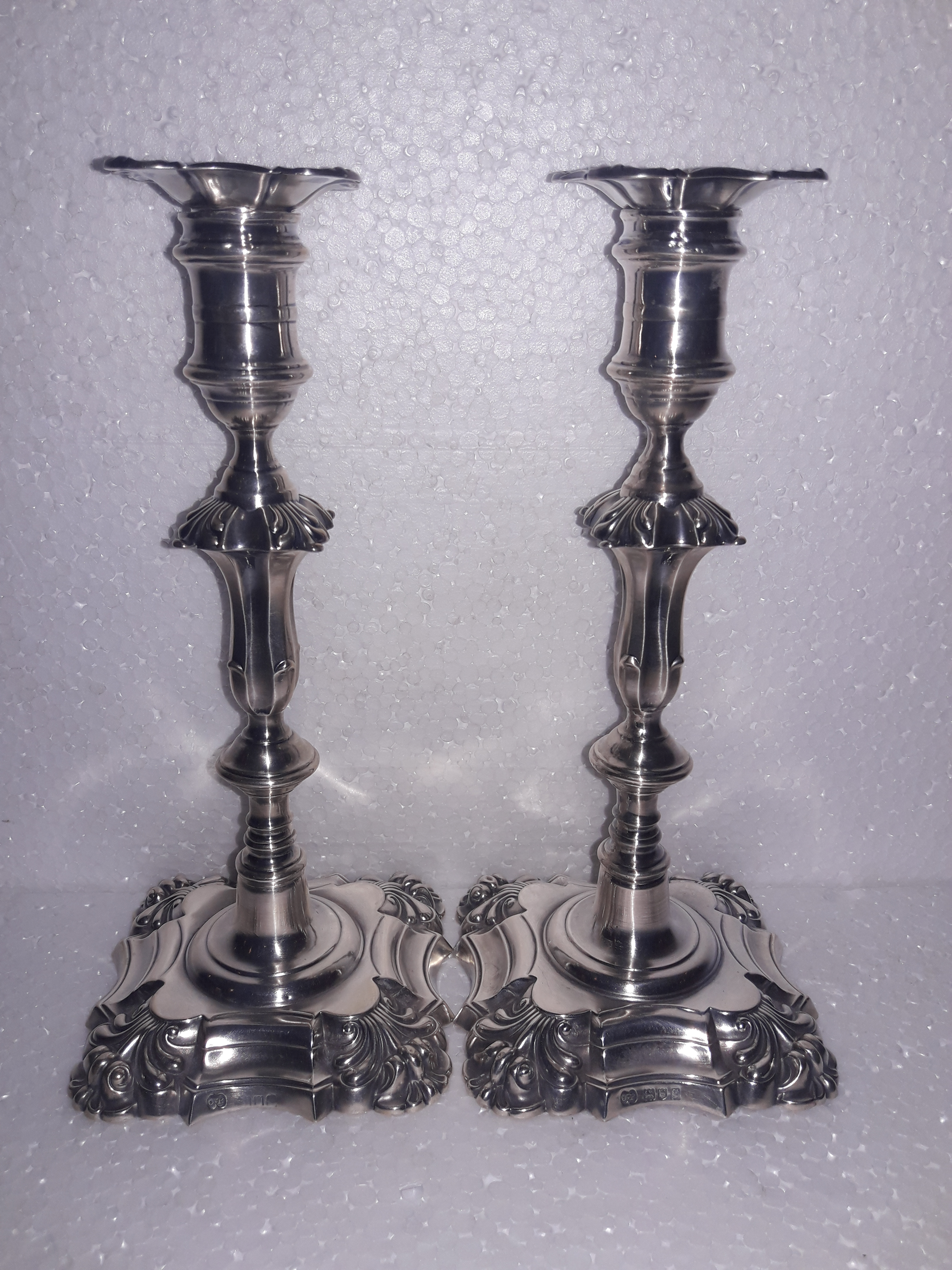 Par de castiçais neo clássicos – Prata inglesa cinzelada – Decoração... - foto 4 de 4