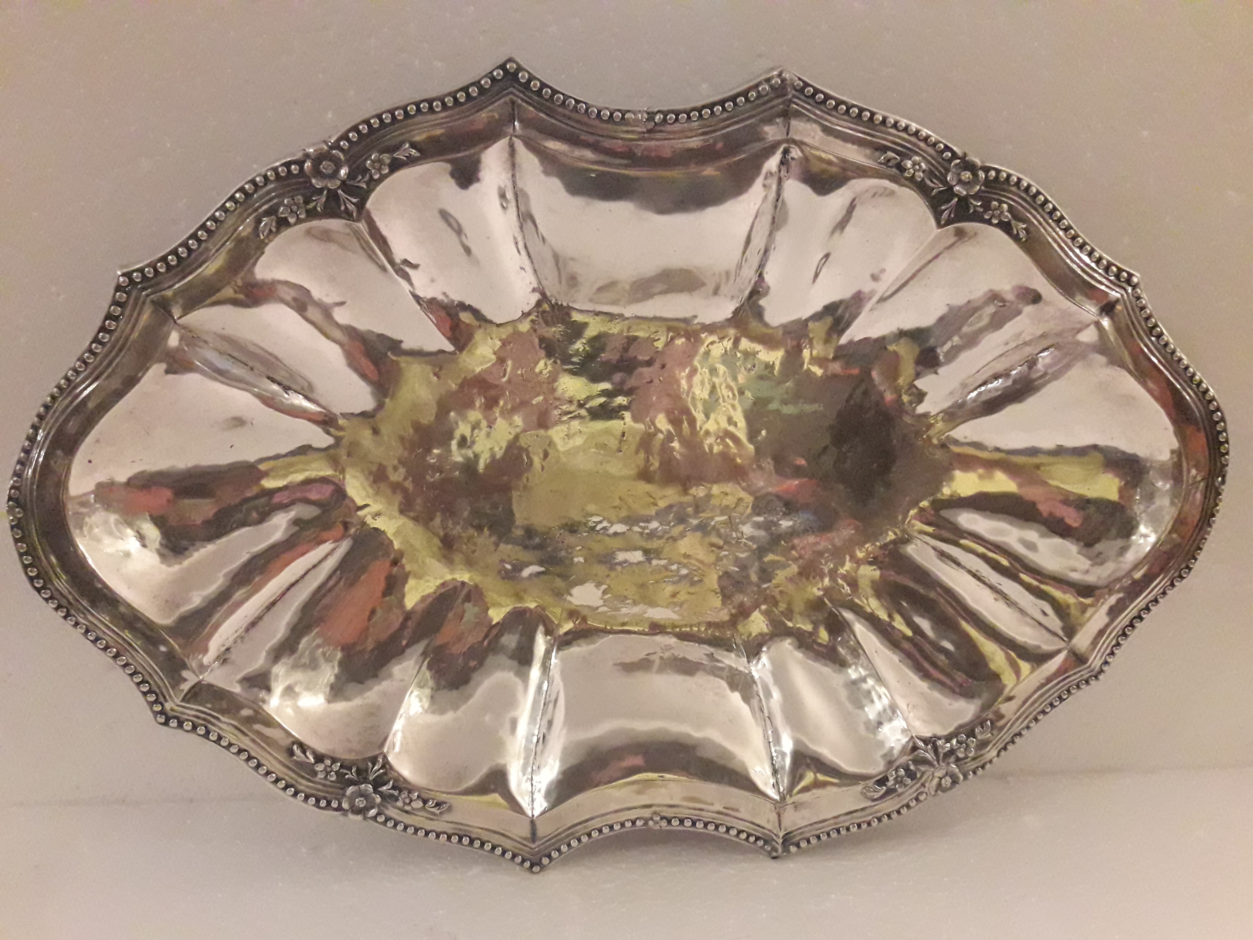 Bacia/Fruteiro D. Maria – Prata brasileira colonial, repuxada e... - foto 1 de 2