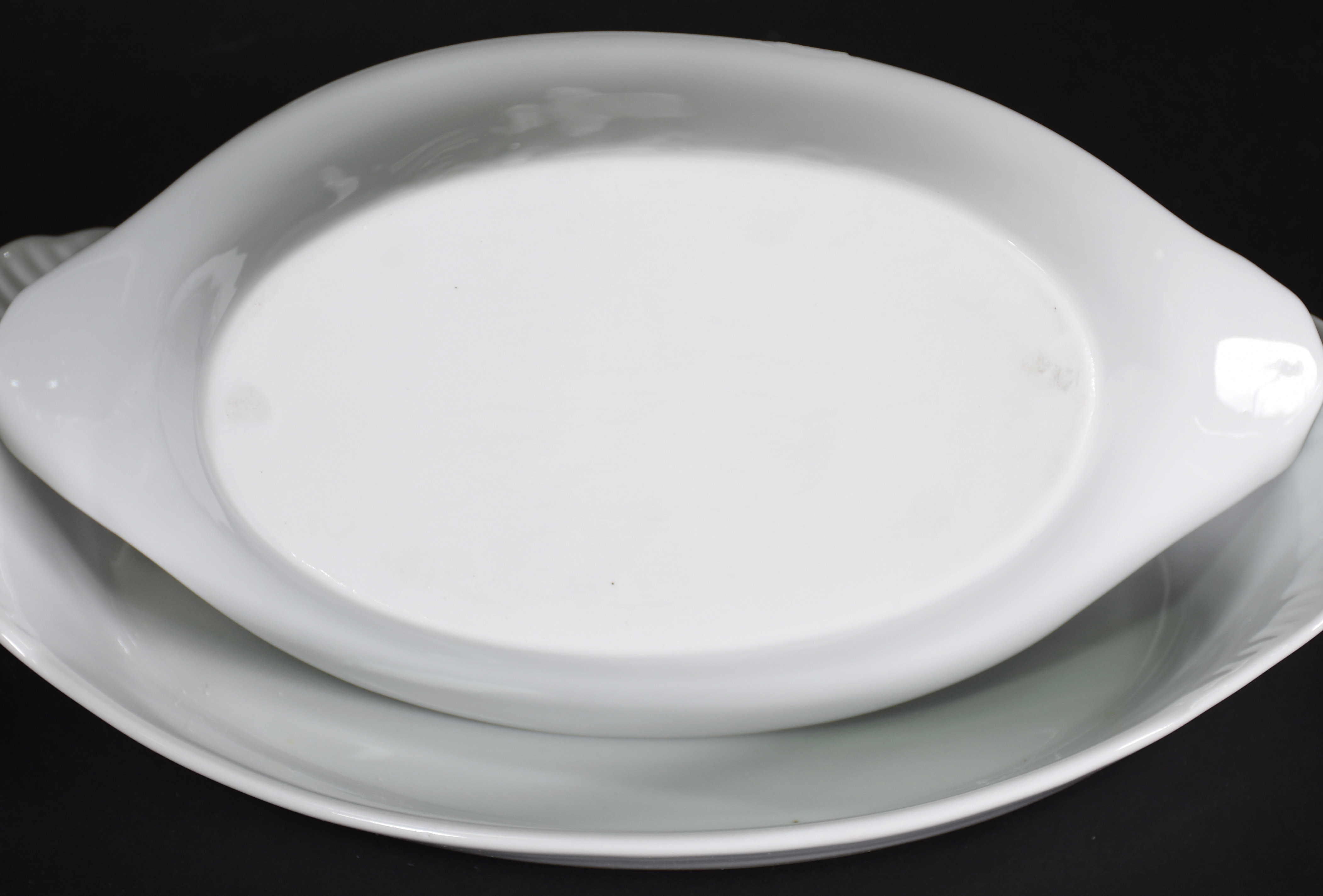 Aparelho de jantar composto de , 16 pratos rasos , 10 sobremesa , 2... - foto 4 de 5
