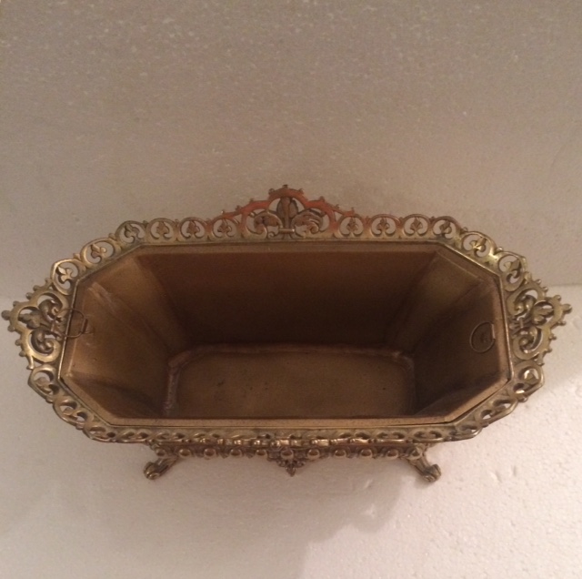 Floreira – Bronze dourado a ouro – Decoração com grosso rendado... - foto 2 de 2