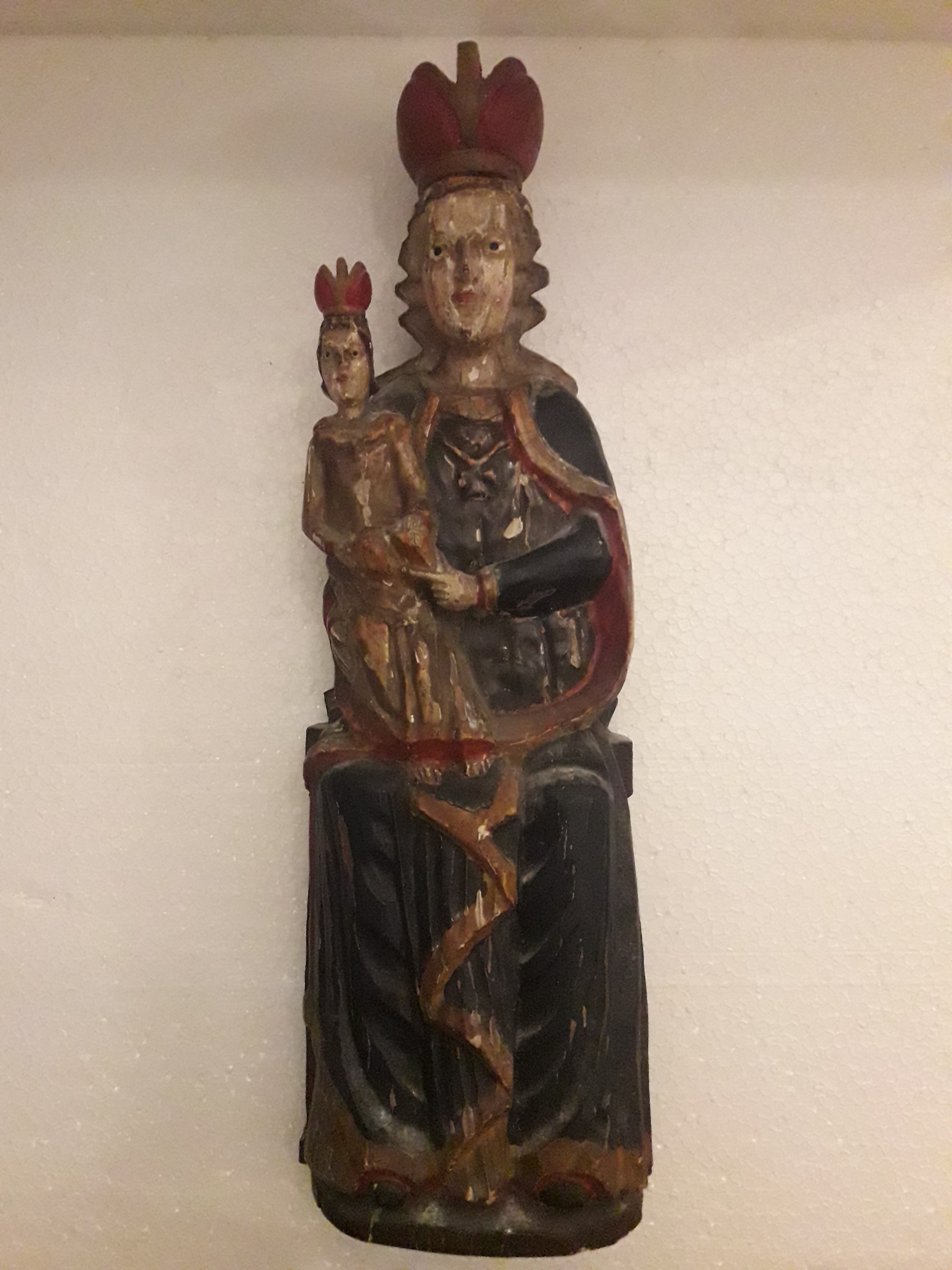 Arte Sacra – N. S. com Menino – Estilo românico, réplica de imagem... - foto 1 de 2