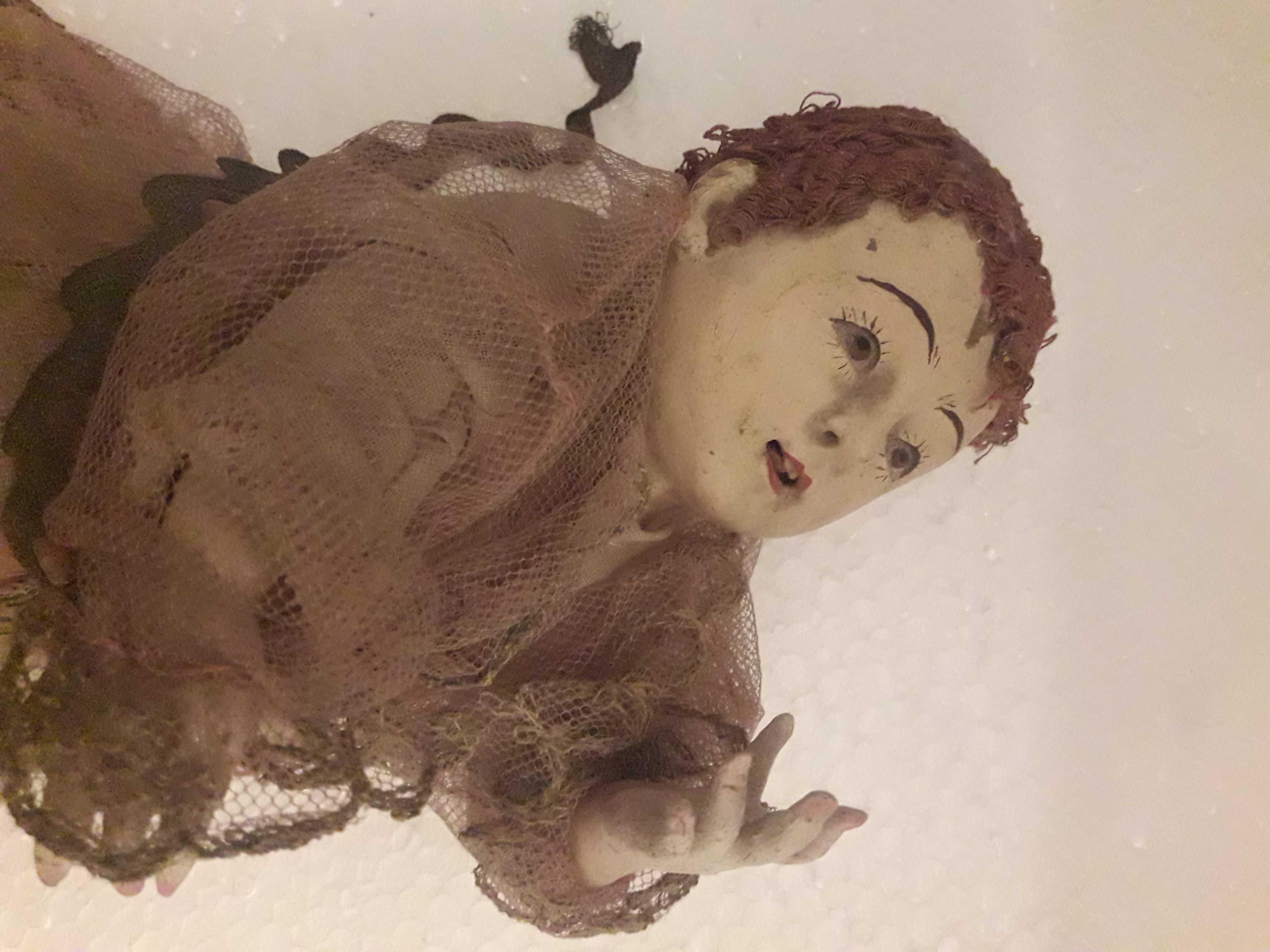Arte Sacra – Imagem do Menino Jesus deitado, com cabelos postiços e... - foto 2 de 2