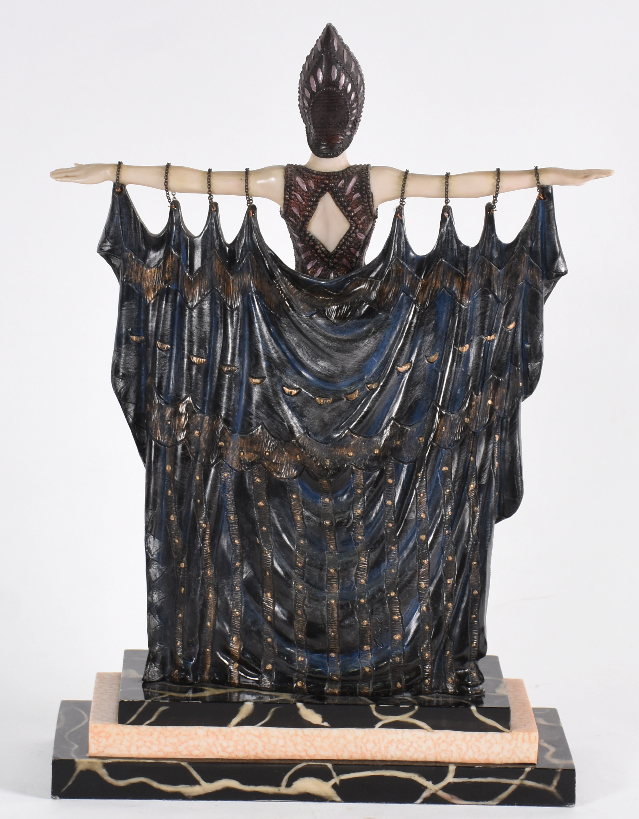 Estatueta de resina policromada, estilo ART DECO ,representando... - foto 4 de 4
