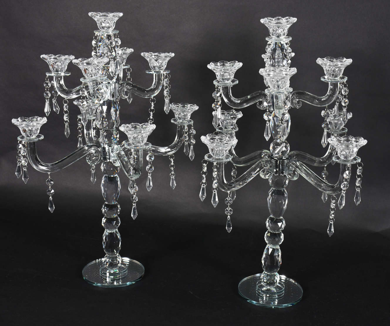 Par de candelabros para 9 velas cada de cristal com base espelhada . - foto 2 de 3