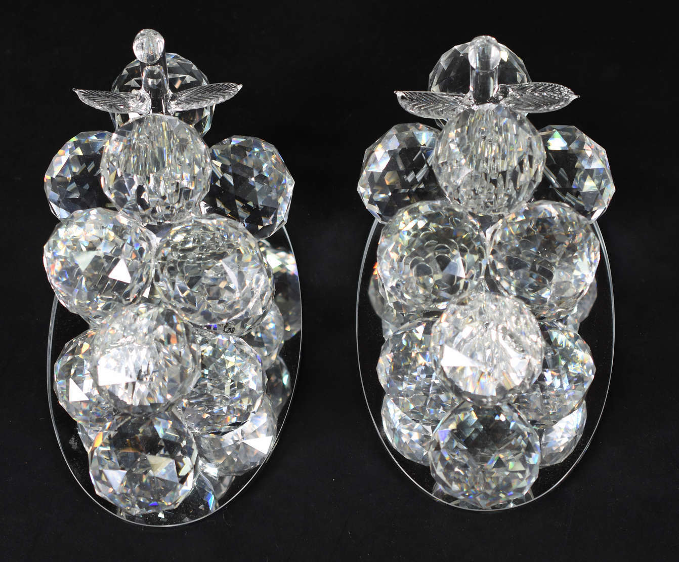 Dois enfeites de mesa de cristal representando cachos de uva. - foto 1 de 3