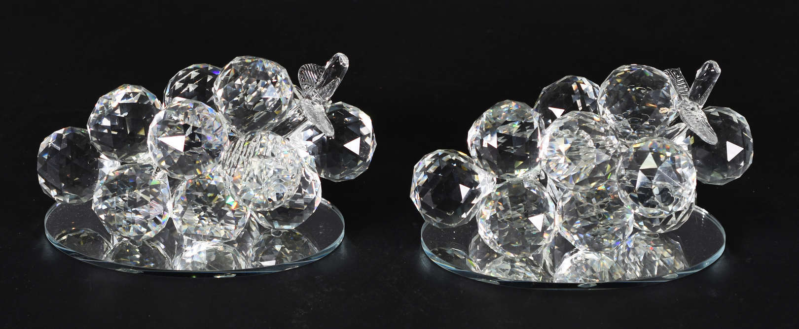 Dois enfeites de mesa de cristal representando cachos de uva. - foto 3 de 3