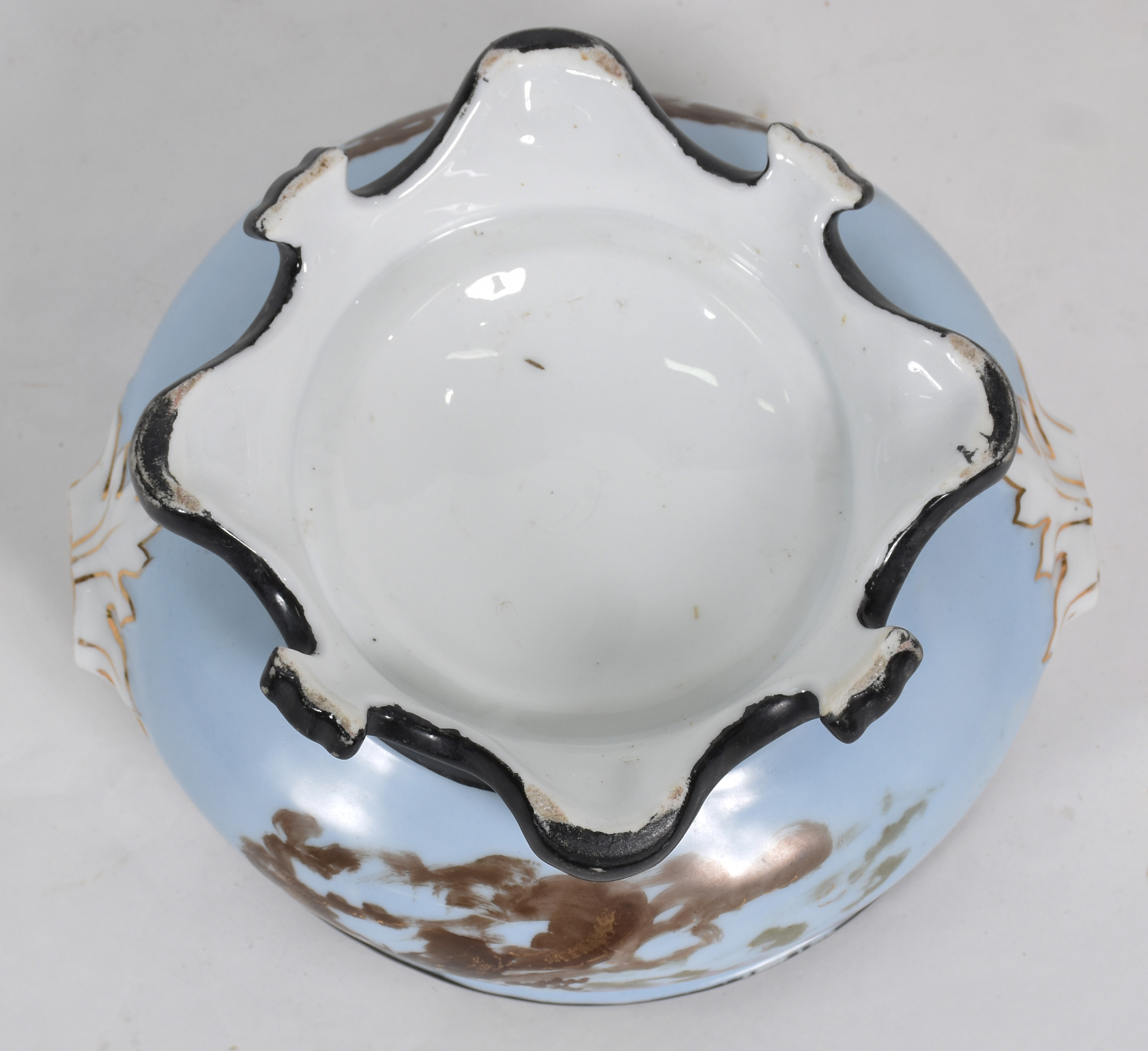 Cuspideira de porcelana europeia policromada com casas e árvores... - foto 4 de 4