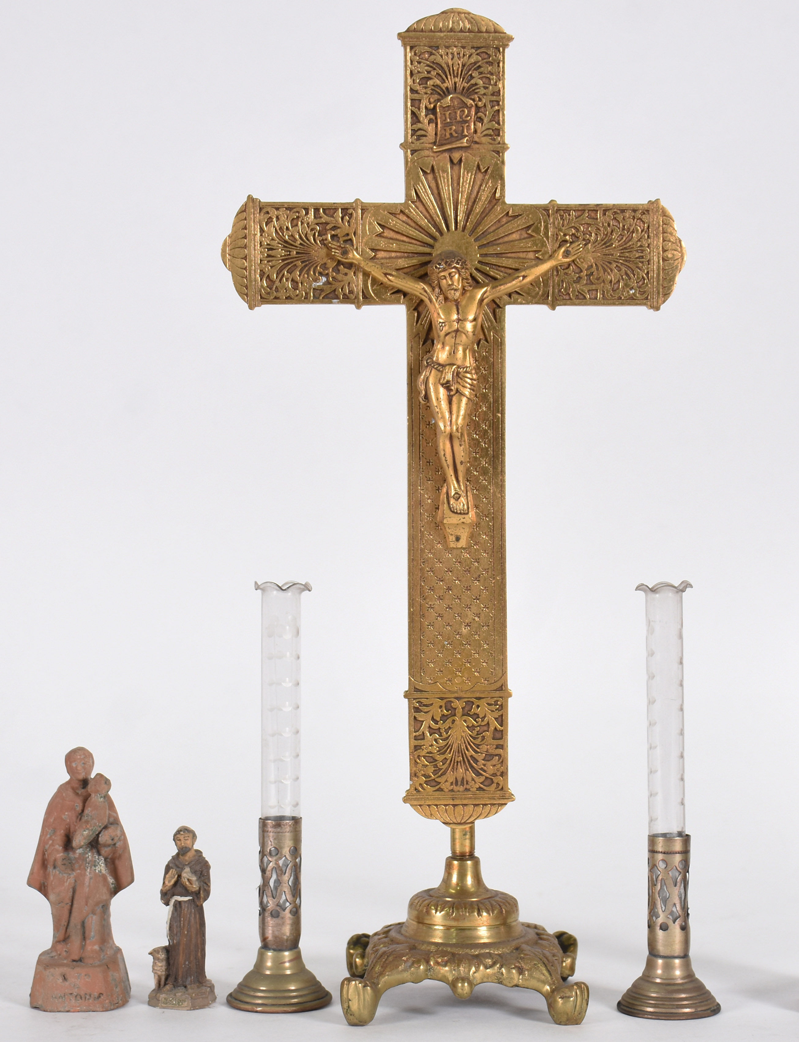 Cinco peças sacras, para oratório, sendo : Crucifixo com figura de... - foto 1 de 5