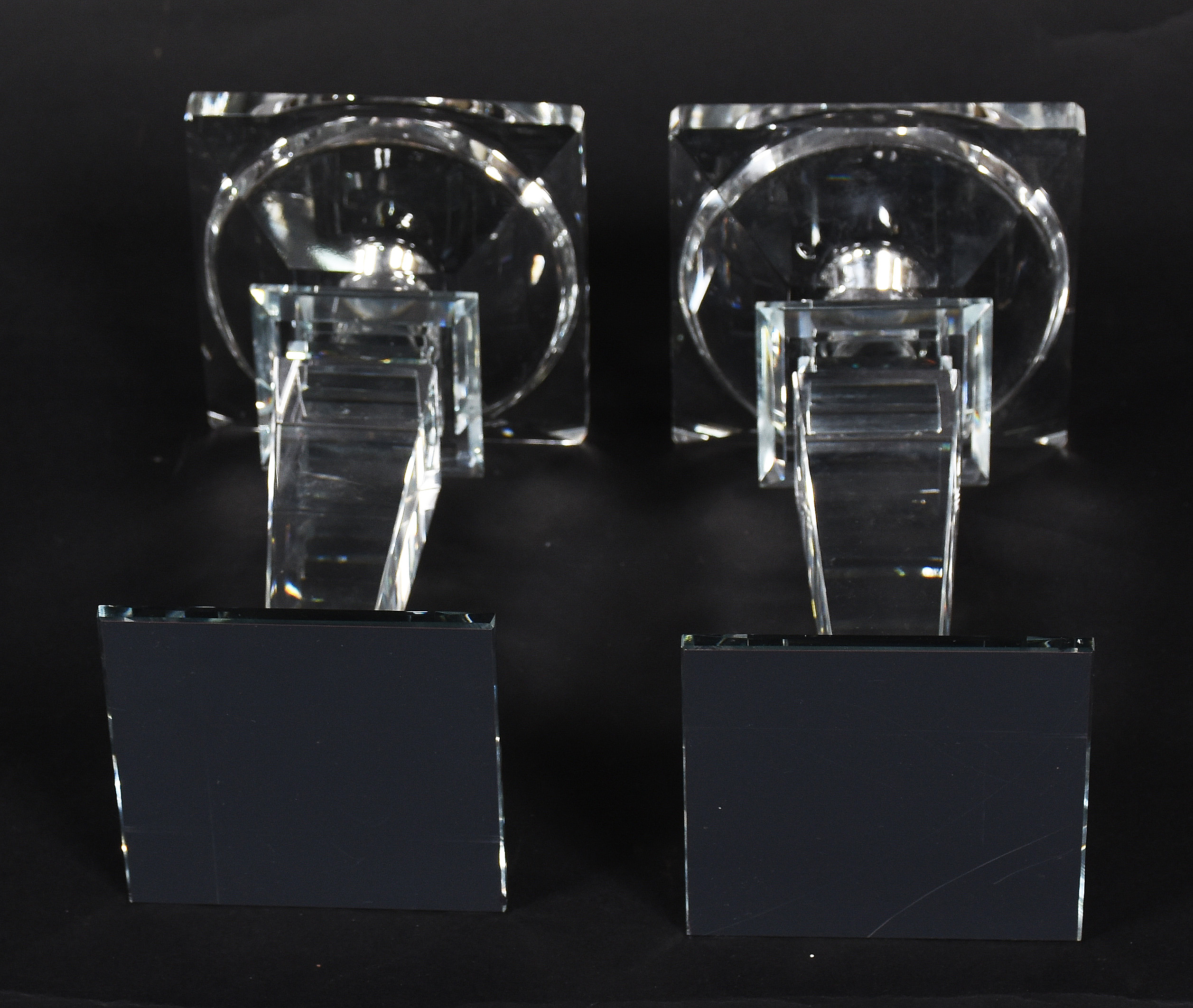 Par de castiçais de cristal com base espelhada . - foto 4 de 4