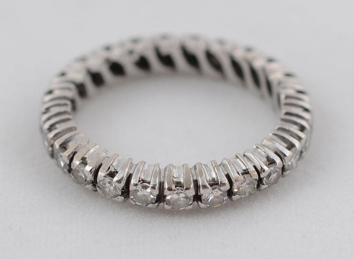 Aliança completa de ouro branco 18 k com aproximadamente 1.5 ct de...