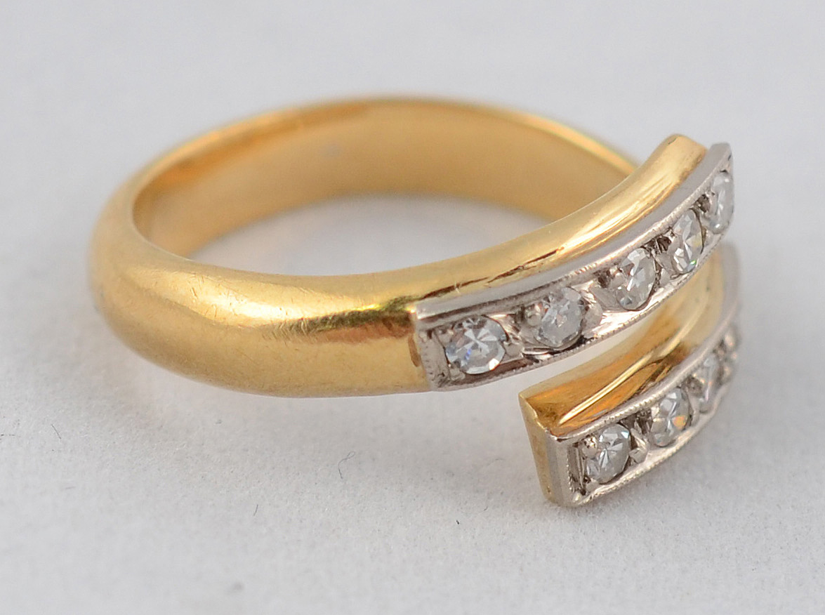 Anel de ouro amarelo 18 k modelo caracol com brilhantes sobre ouro... - foto 2 de 2