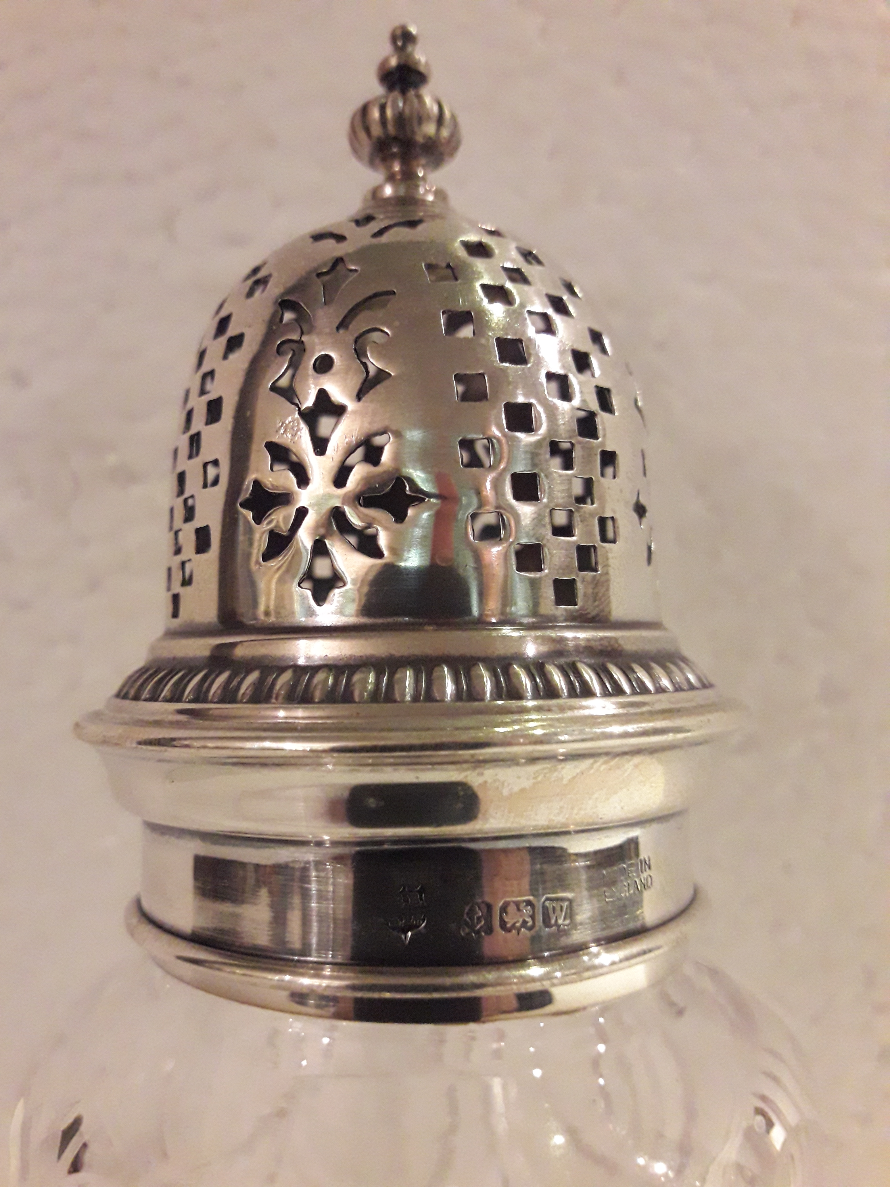 Caster (polvilhador) – Cristal e prata inglesa – Decoração lapidada... - foto 2 de 2