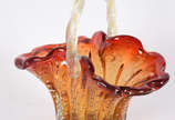 Cesta de Murano na cor laranja degradé com bolh... - Cesta de Murano na cor laranja degradé com bolhas decorativas internamente, alça retorcida .