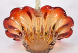 Cesta de Murano na cor laranja degradé com bolh... - Cesta de Murano na cor laranja degradé com bolhas decorativas internamente, alça retorcida .