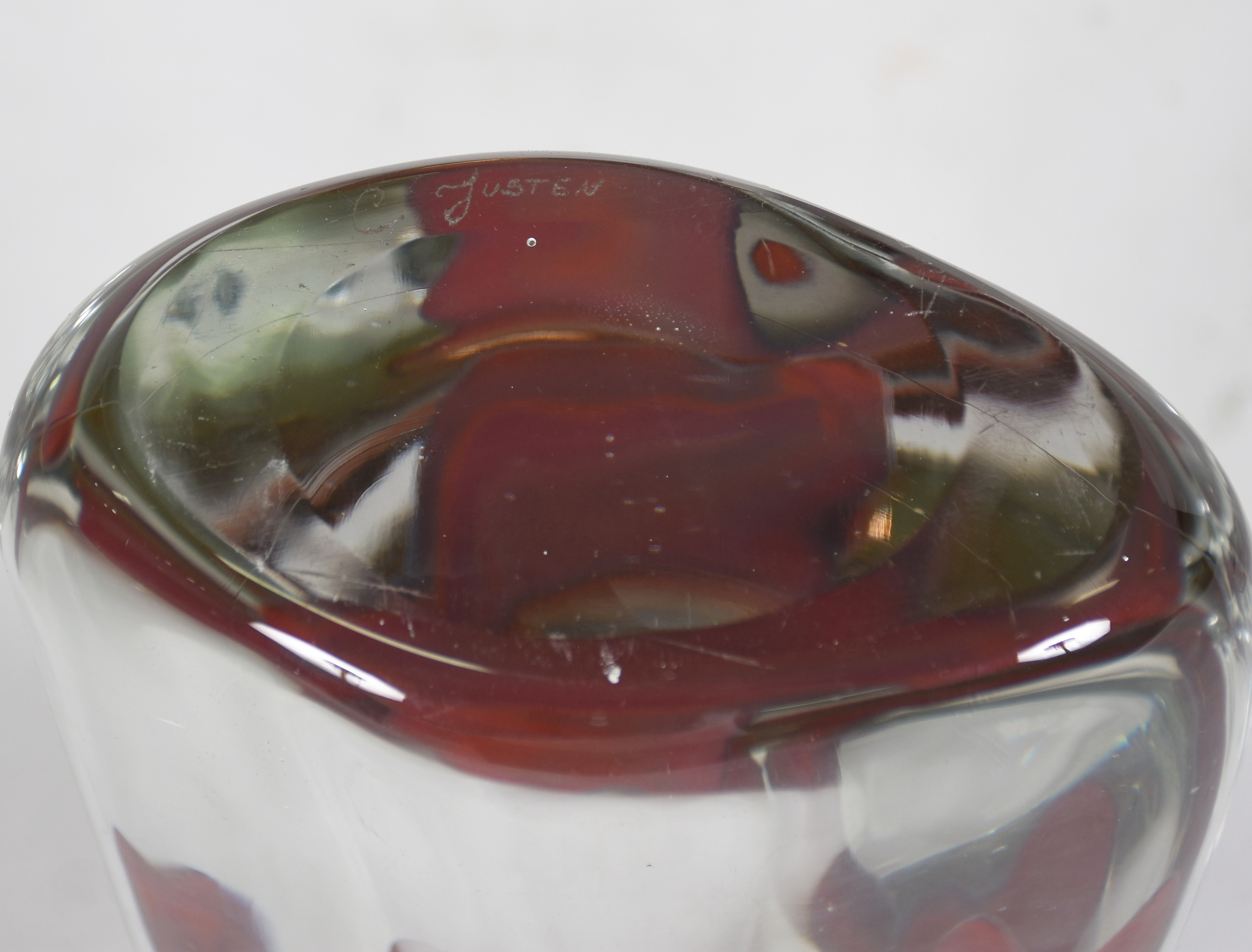 Duas peças, sendo uma vaso de Murano com detalhe na cor vinho e um... - foto 5 de 5