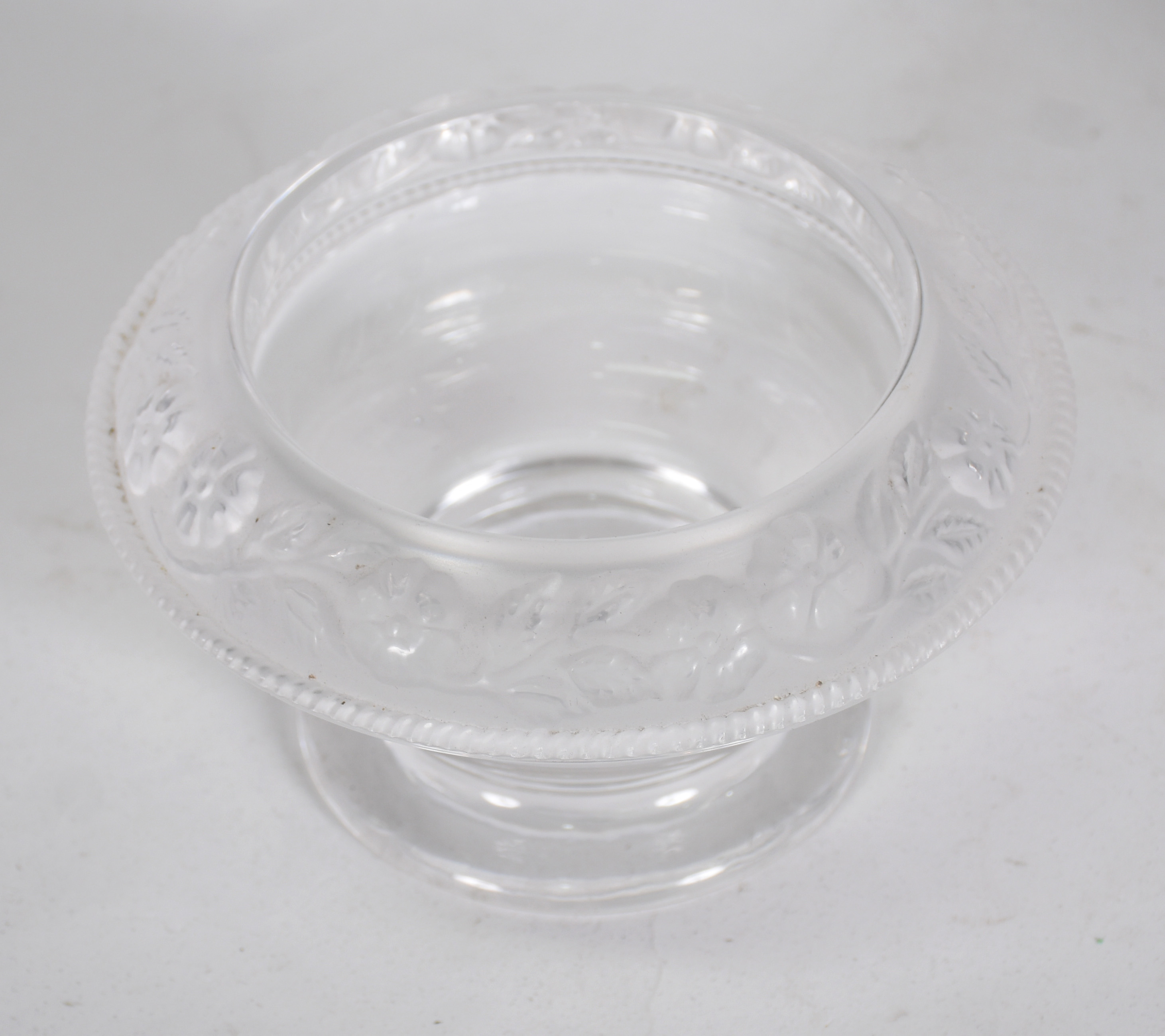 Duas peças, sendo uma vaso de Murano com detalhe na cor vinho e um... - foto 3 de 5