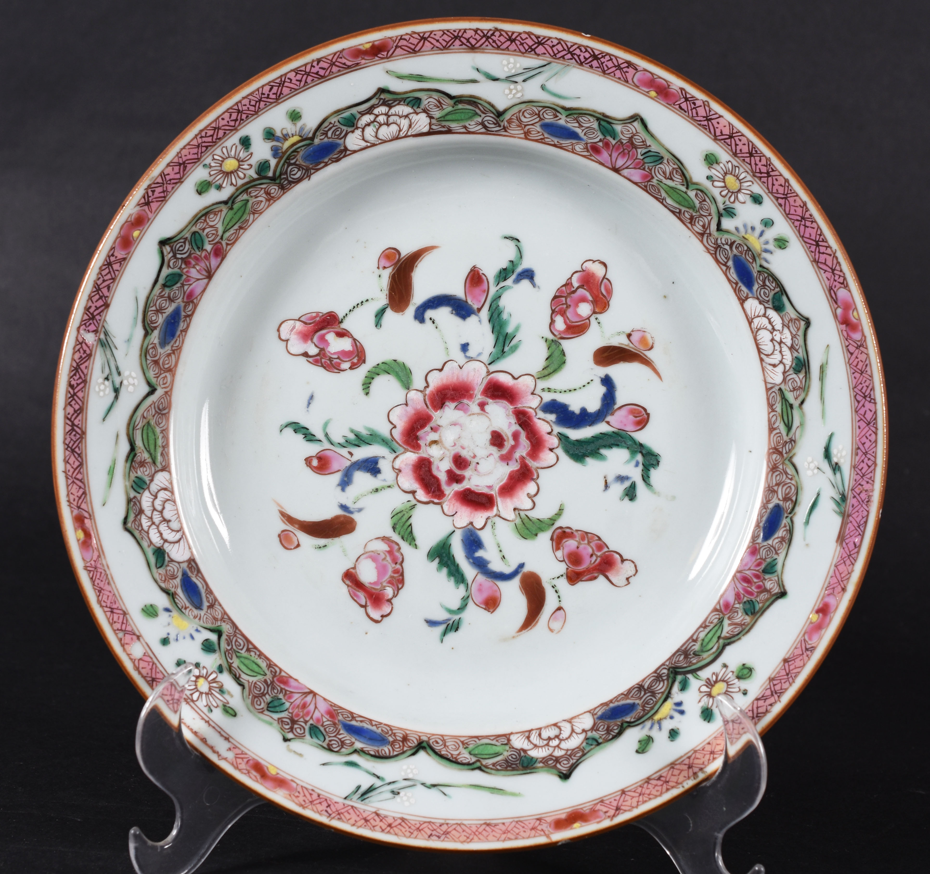 Cia. das Índias – Prato – Porcelana chinesa – Decoração floral em... - foto 1 de 2
