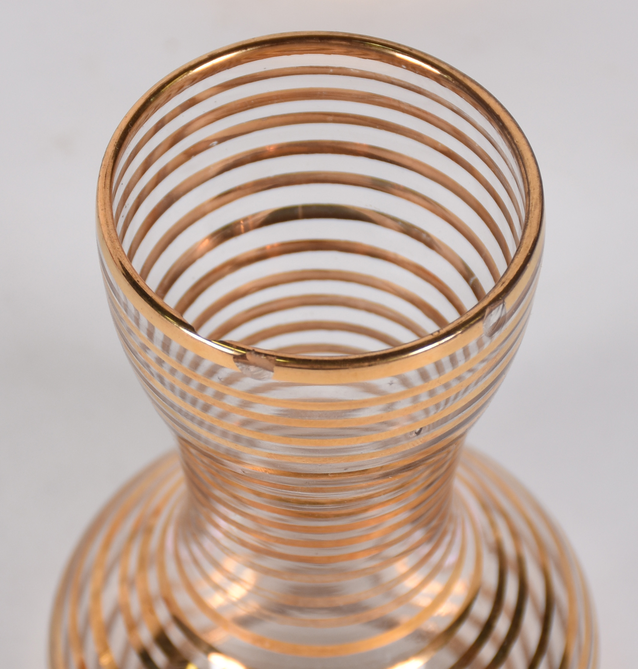 Sete peças de vidro com dourado : Par de castiçais , par de vasos ( 1... - foto 3 de 4