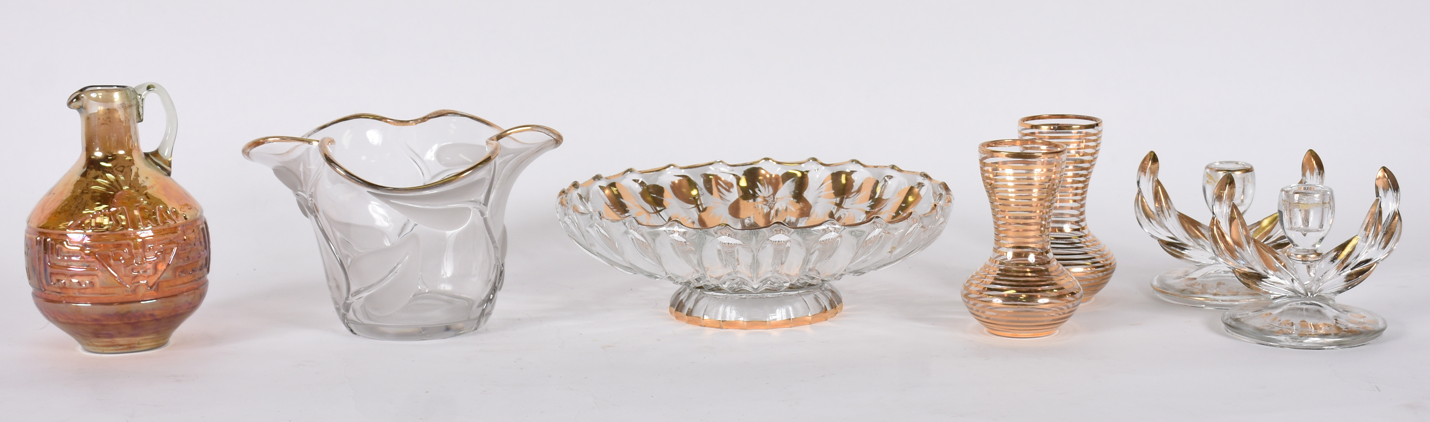 Sete peças de vidro com dourado : Par de castiçais , par de vasos ( 1... - foto 4 de 4
