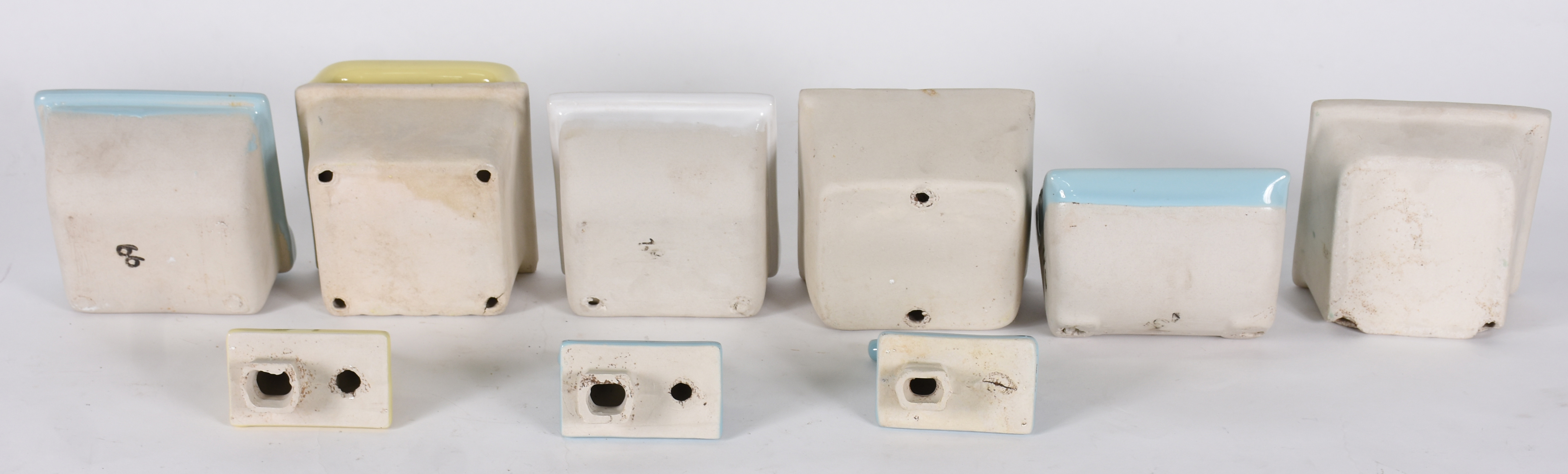 Nove peças de cerâmica para banheiro anos 50. - foto 4 de 6