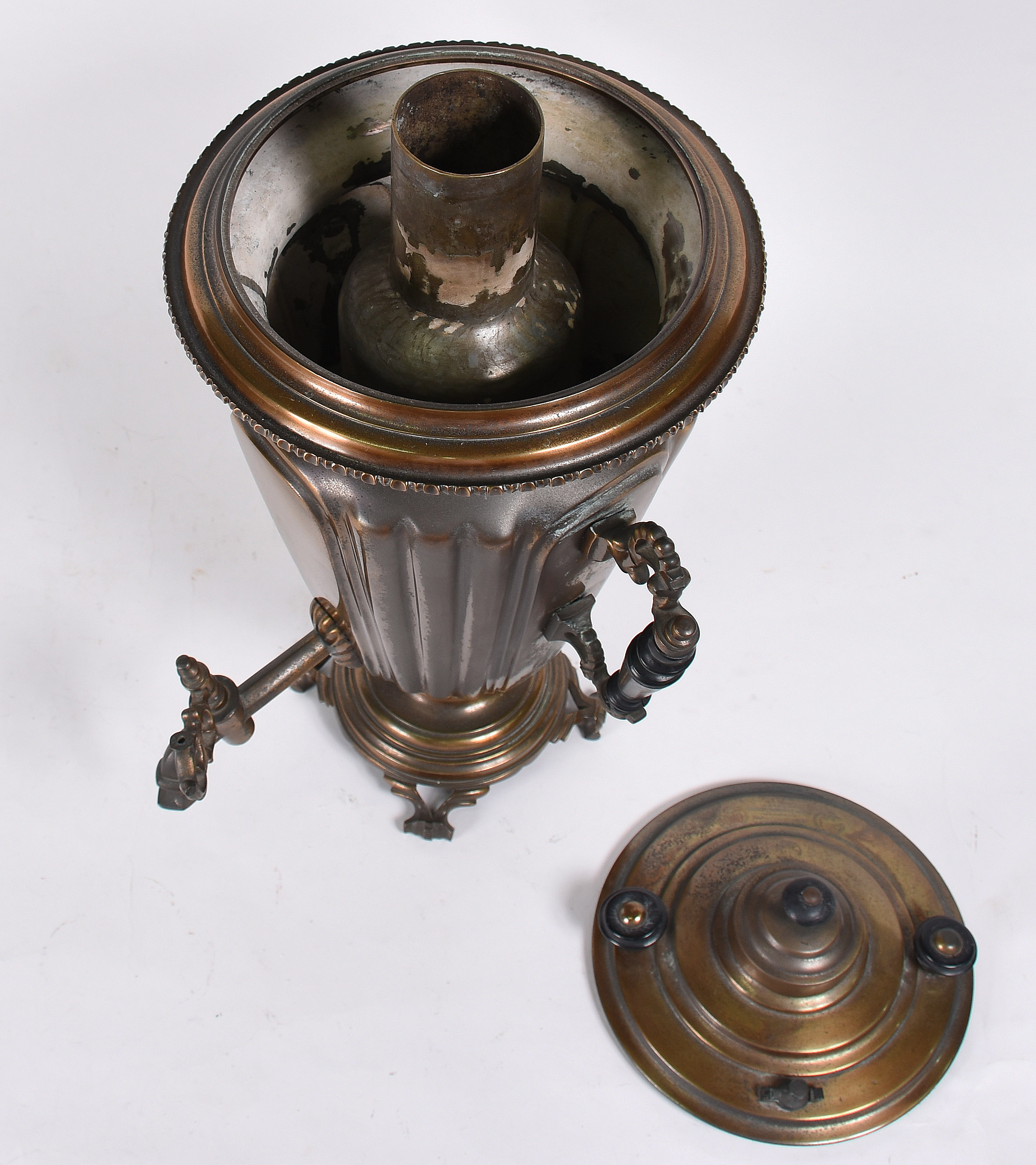 Samovar de metal . - foto 3 de 5