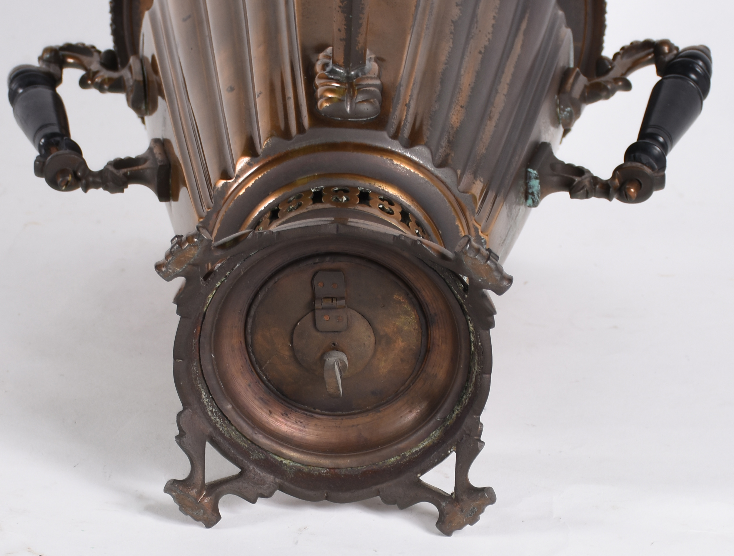 Samovar de metal . - foto 4 de 5