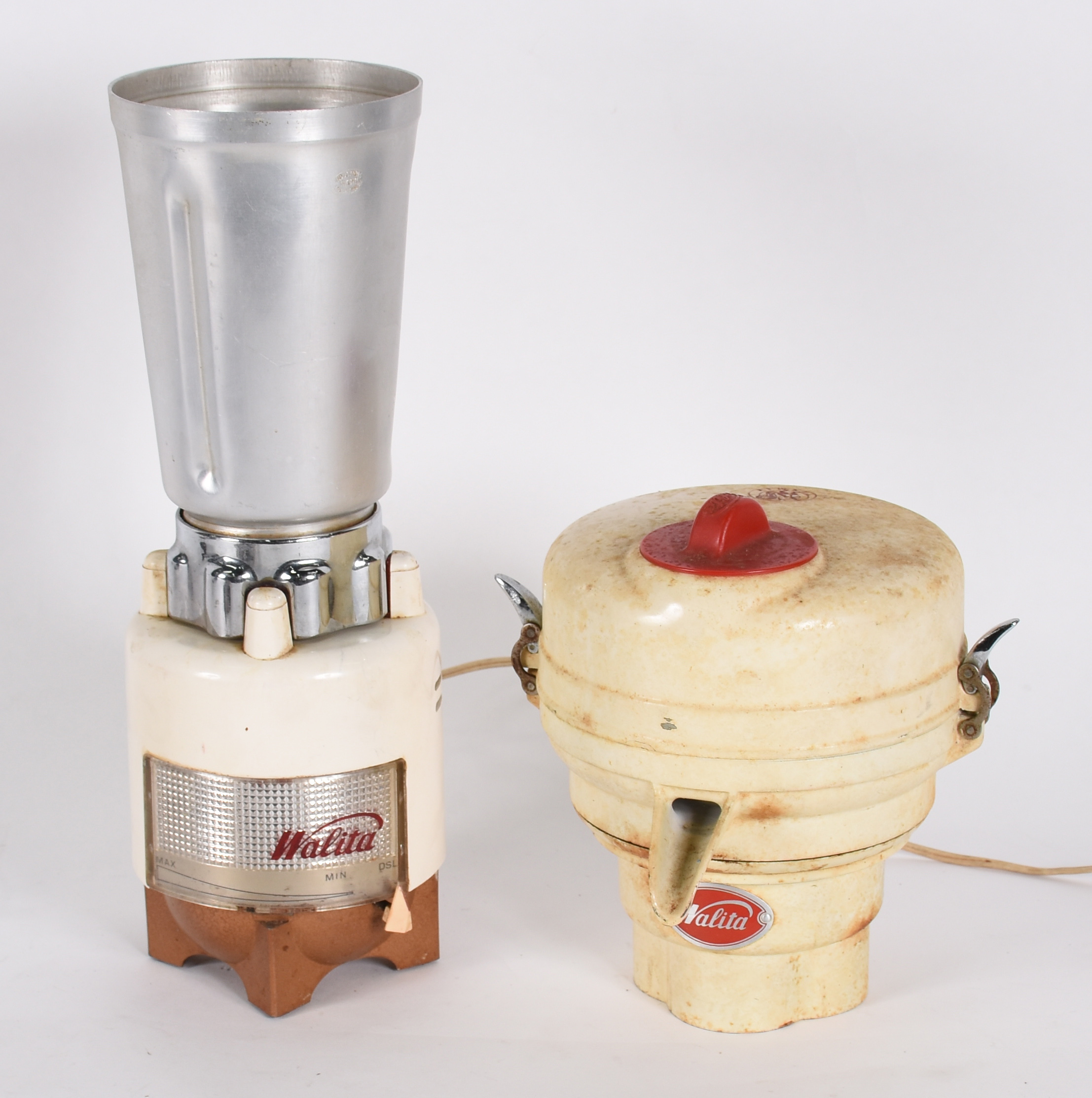 Duas peças, sendo: Liquidificador Walita anos 50 e máquina... - foto 2 de 9