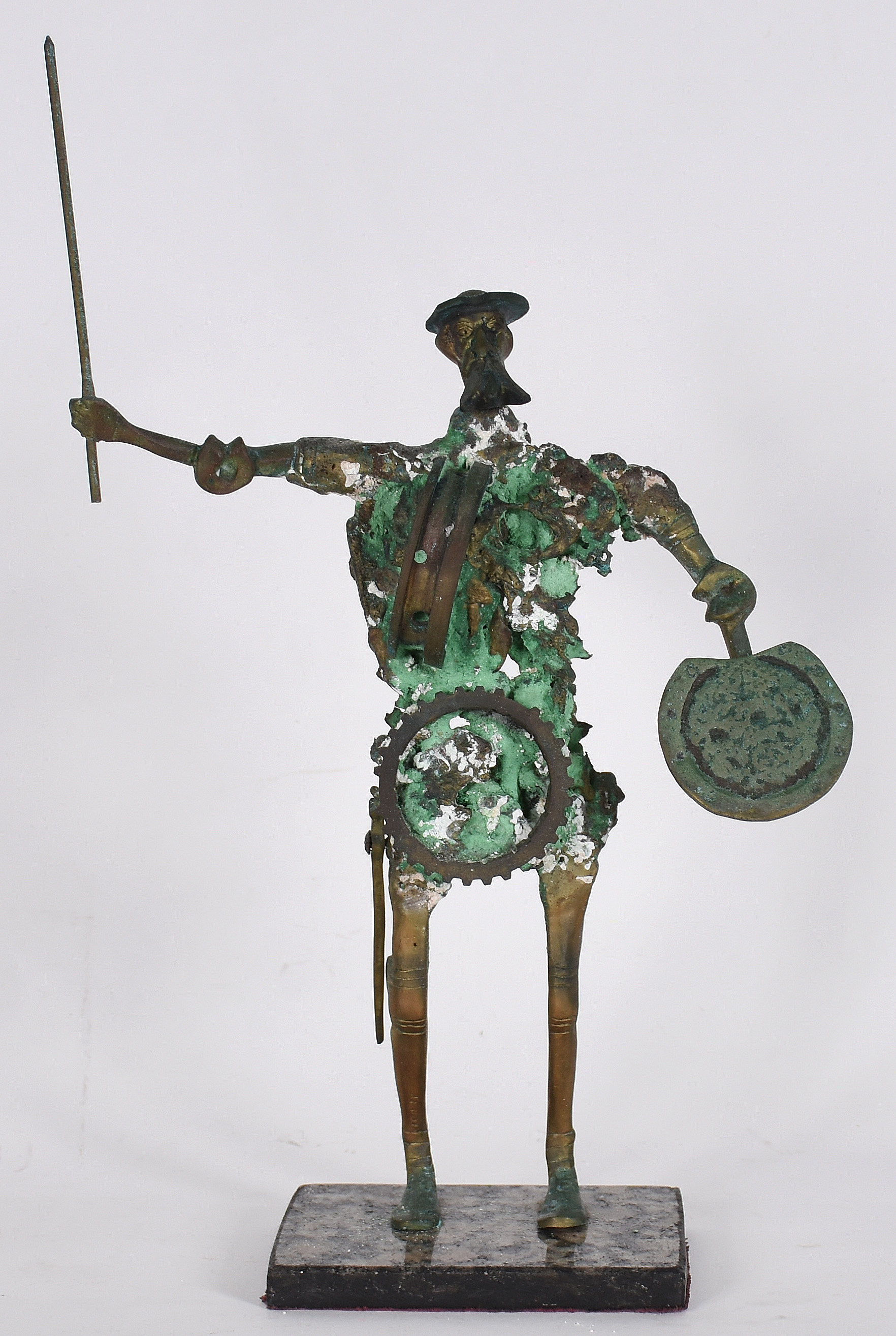 Escultura de metal representando D. Quixote . - foto 1 de 4