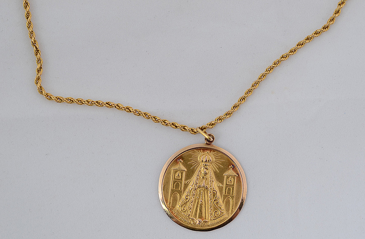 Colar de ouro amarelo 18 k com pendente com N. S. da Aparecida. Peso... - foto 1 de 2