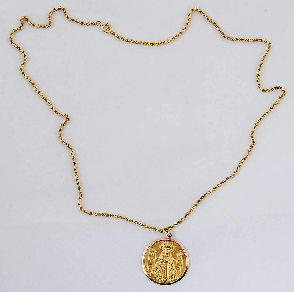 Colar de ouro amarelo 18 k com pendente com N. S. da Aparecida. Peso... - foto 2 de 2