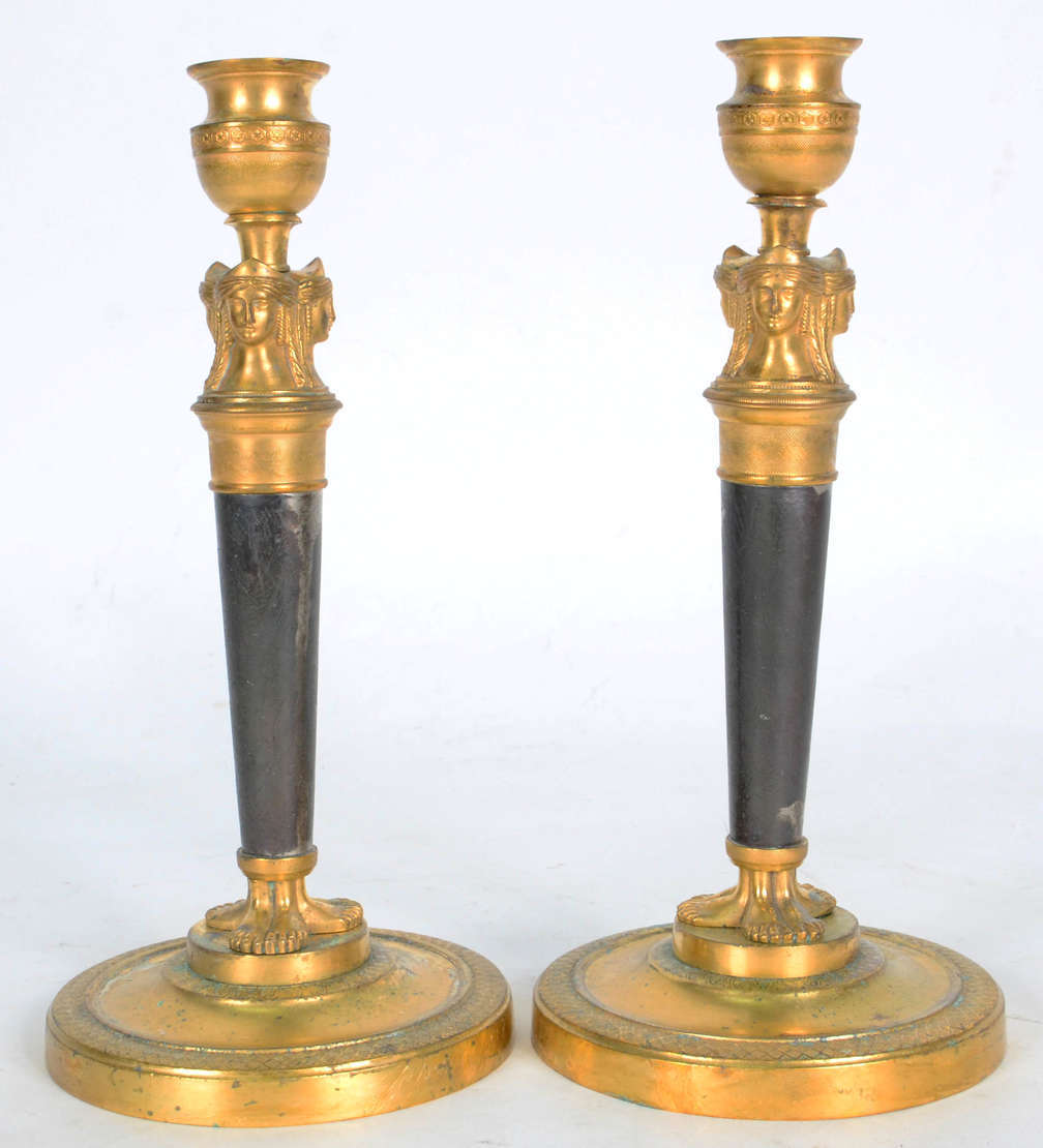 Par de castiçais neo clássicos – Bronze com pintura negra e dourados... - foto 1 de 4