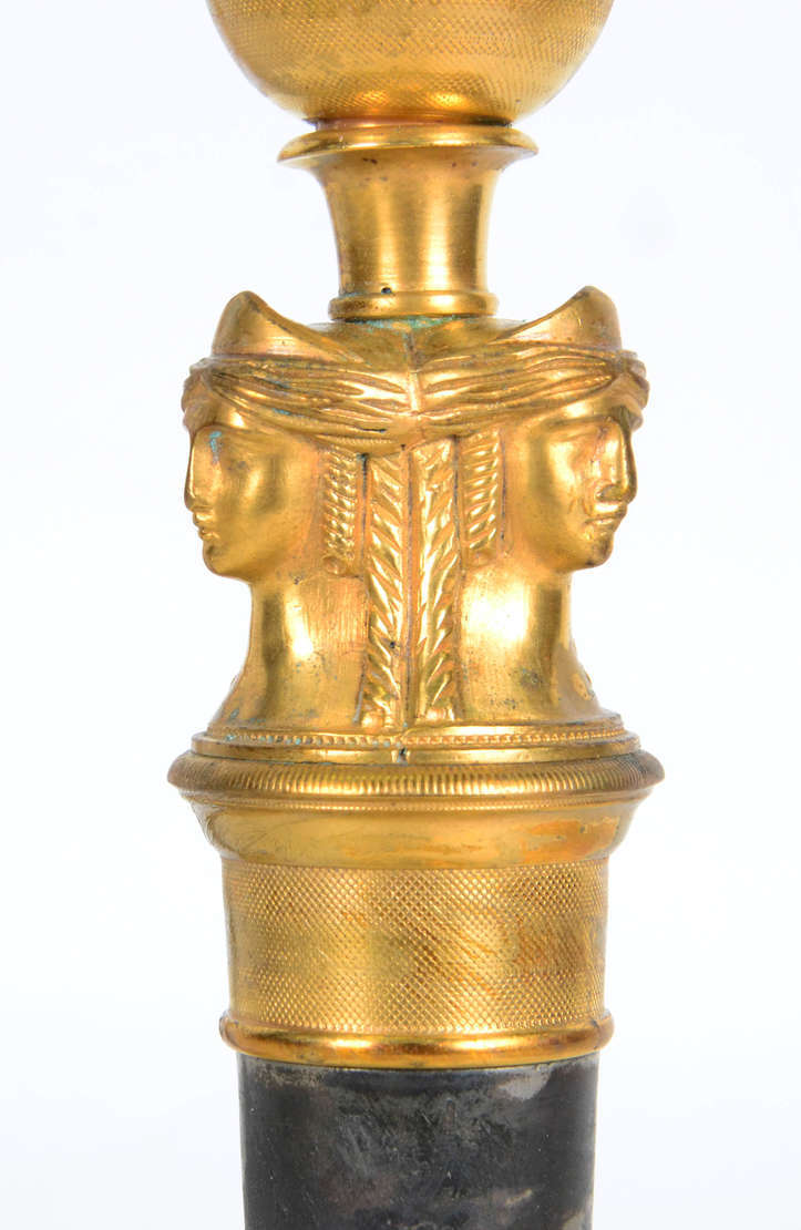 Par de castiçais neo clássicos – Bronze com pintura negra e dourados... - foto 4 de 4