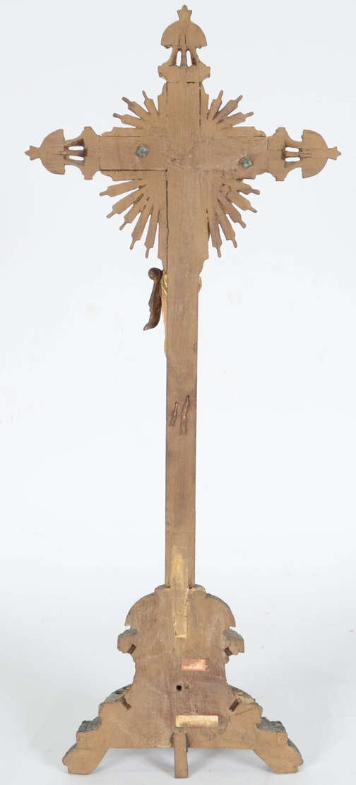 Crucifixo D. Maria – Imagem do Cristo vivo e com os pés separados, em... - foto 2 de 3