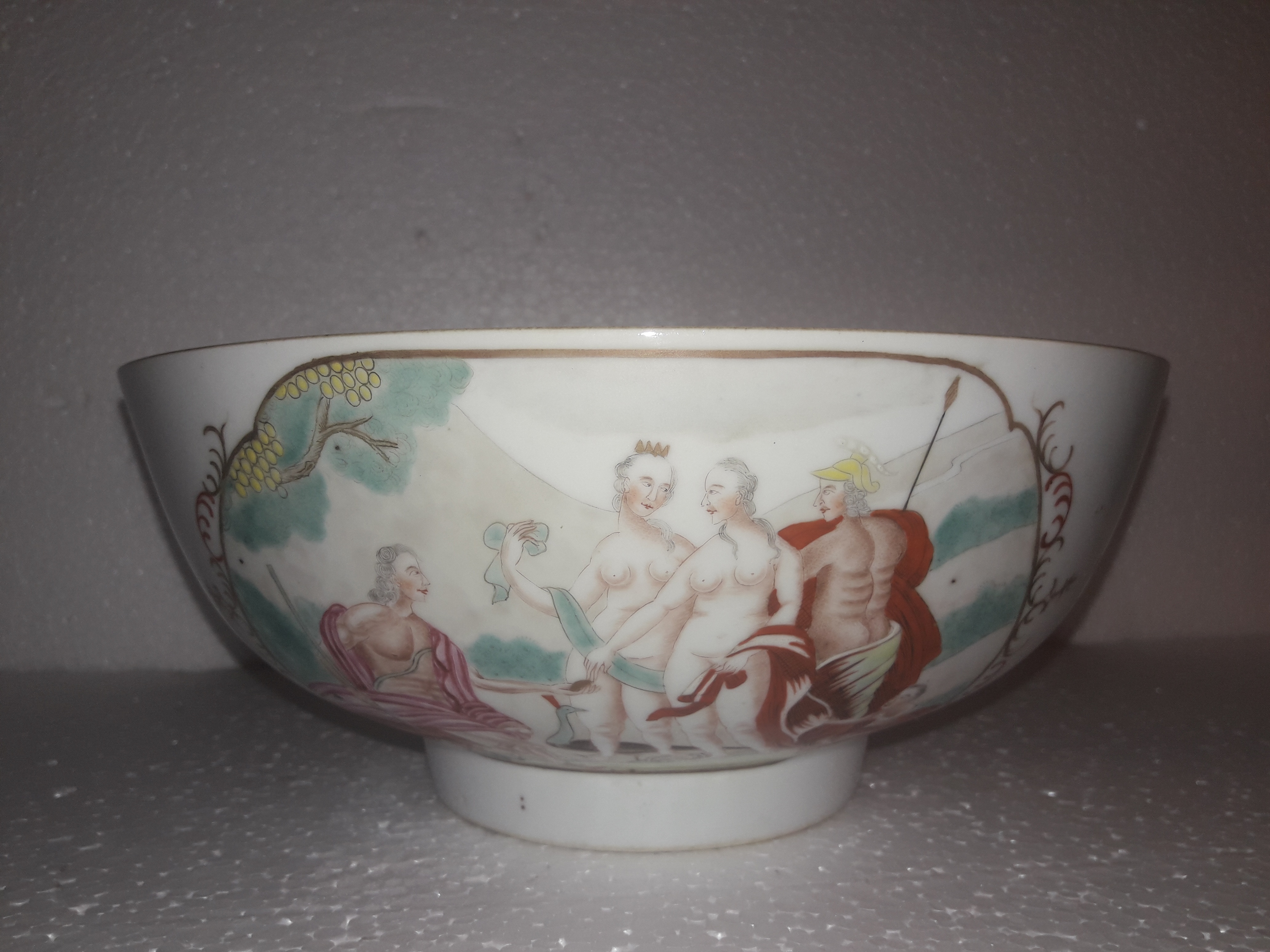 Cia. das Índias – Grande bowl – Decoração, “Julgamento de Paris” em... - foto 1 de 2