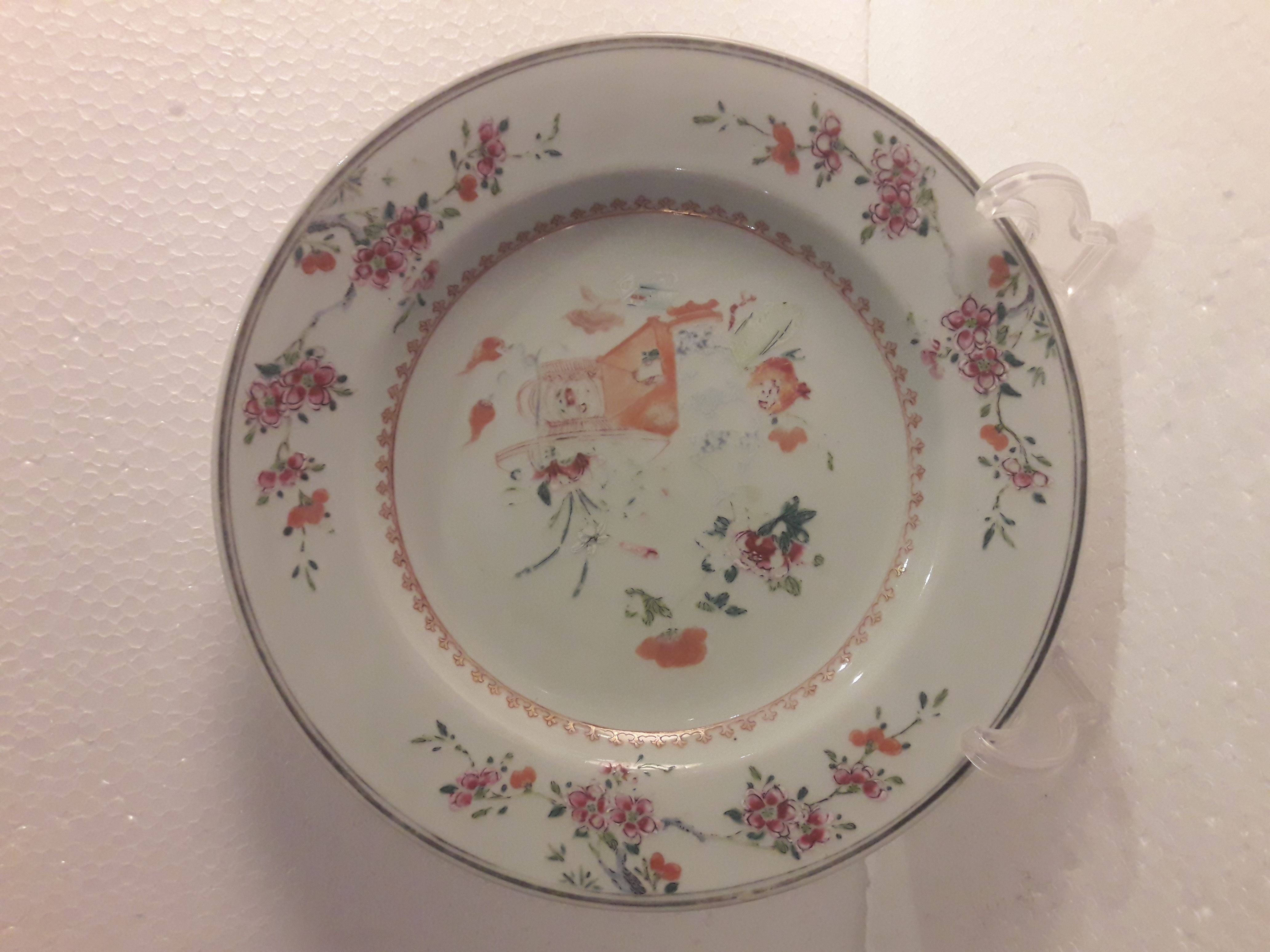 Cia. das Índias – Prato – Porcelana chinesa – Decoração floral em... - foto 1 de 2