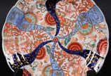 Porcelana Imari (1653),  - Imari – Prato – Porcelana japonesa – Decoração em gomos multicoloridos  de inspiração têxtil <br>Japão – Século XIX