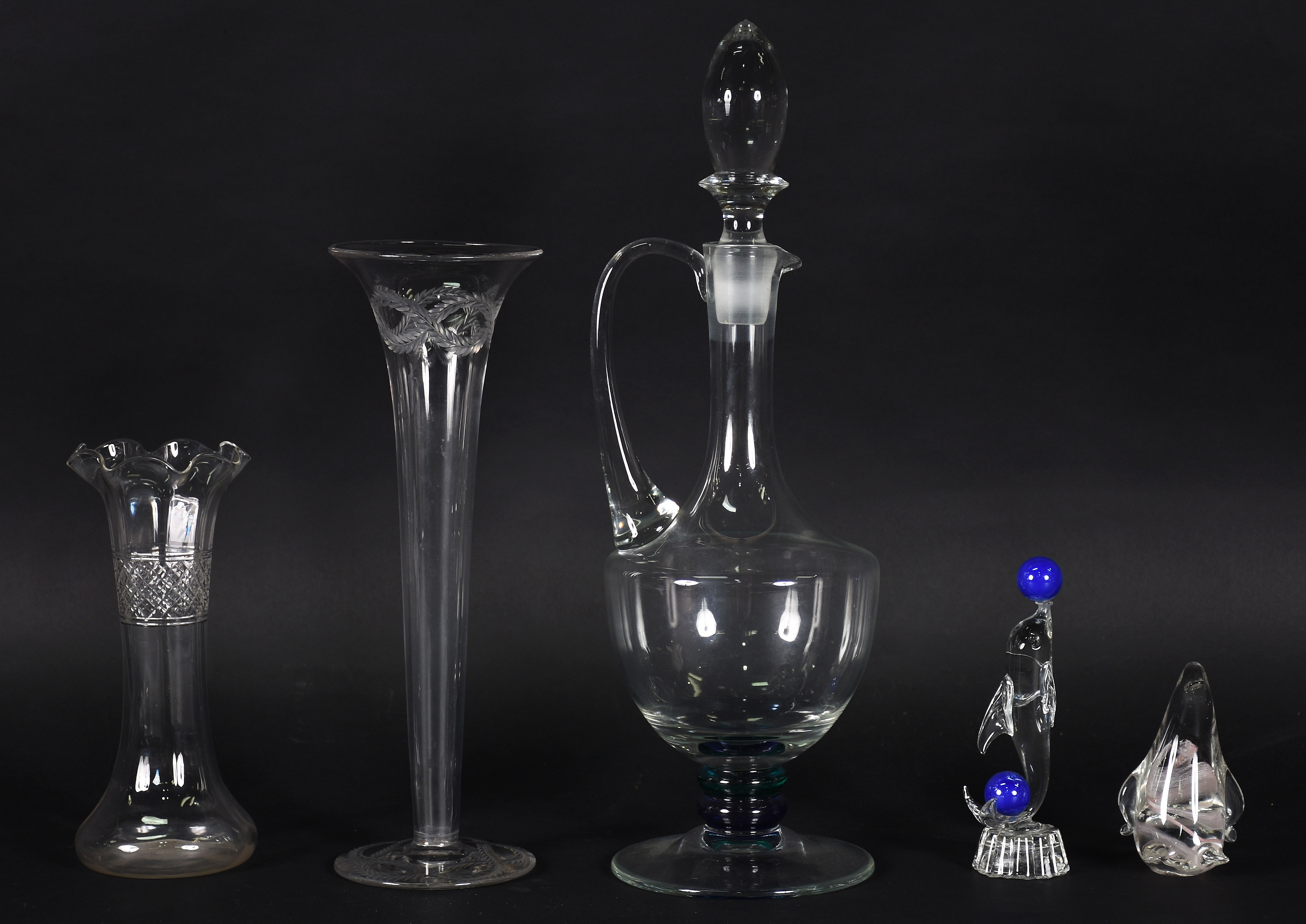 Cinco peças , 2 vasos , 2 esculturas de vidro e licoreira de vidro . - foto 1 de 4