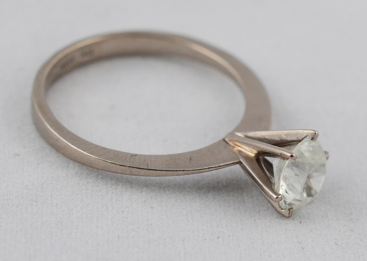 Anel de ouro branco 18 k - 750 com zircônia. Peso total 3,9 g - Aro... - foto 1 de 2