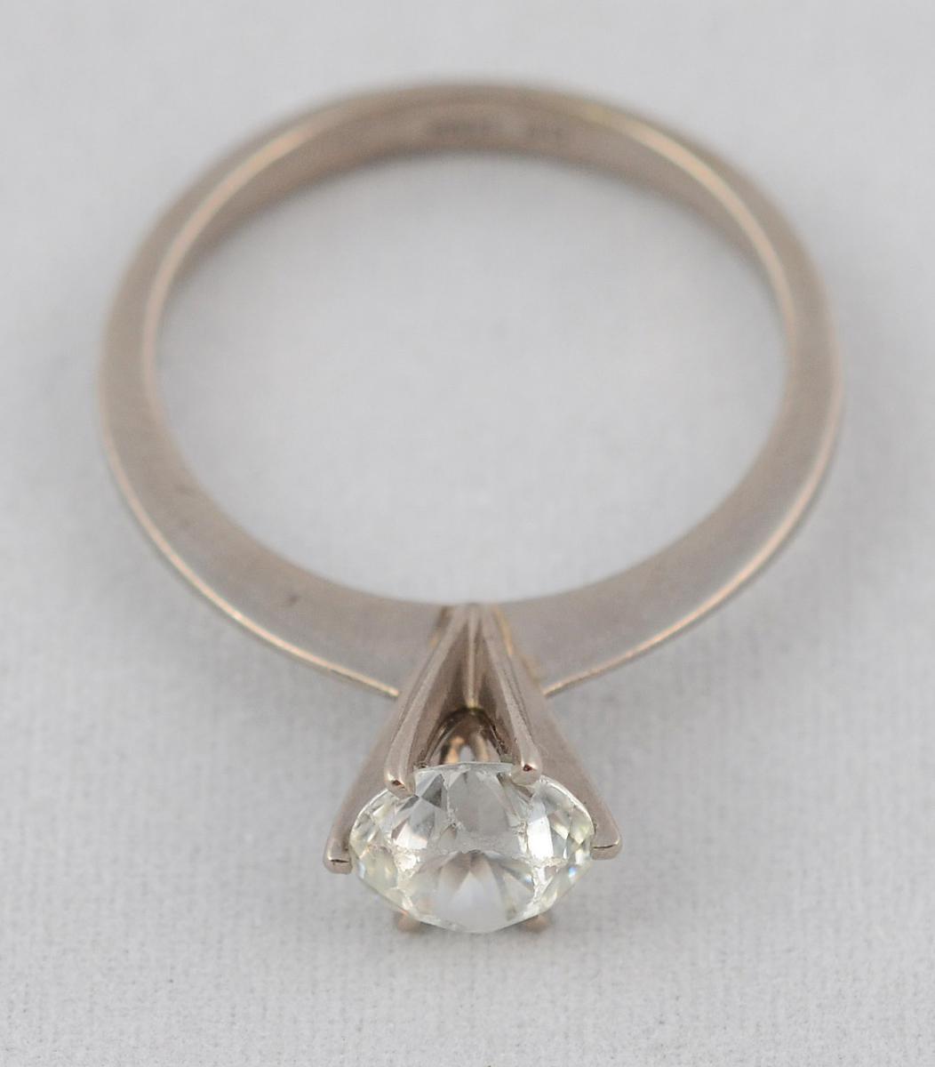 Anel de ouro branco 18 k - 750 com zircônia. Peso total 3,9 g - Aro... - foto 2 de 2