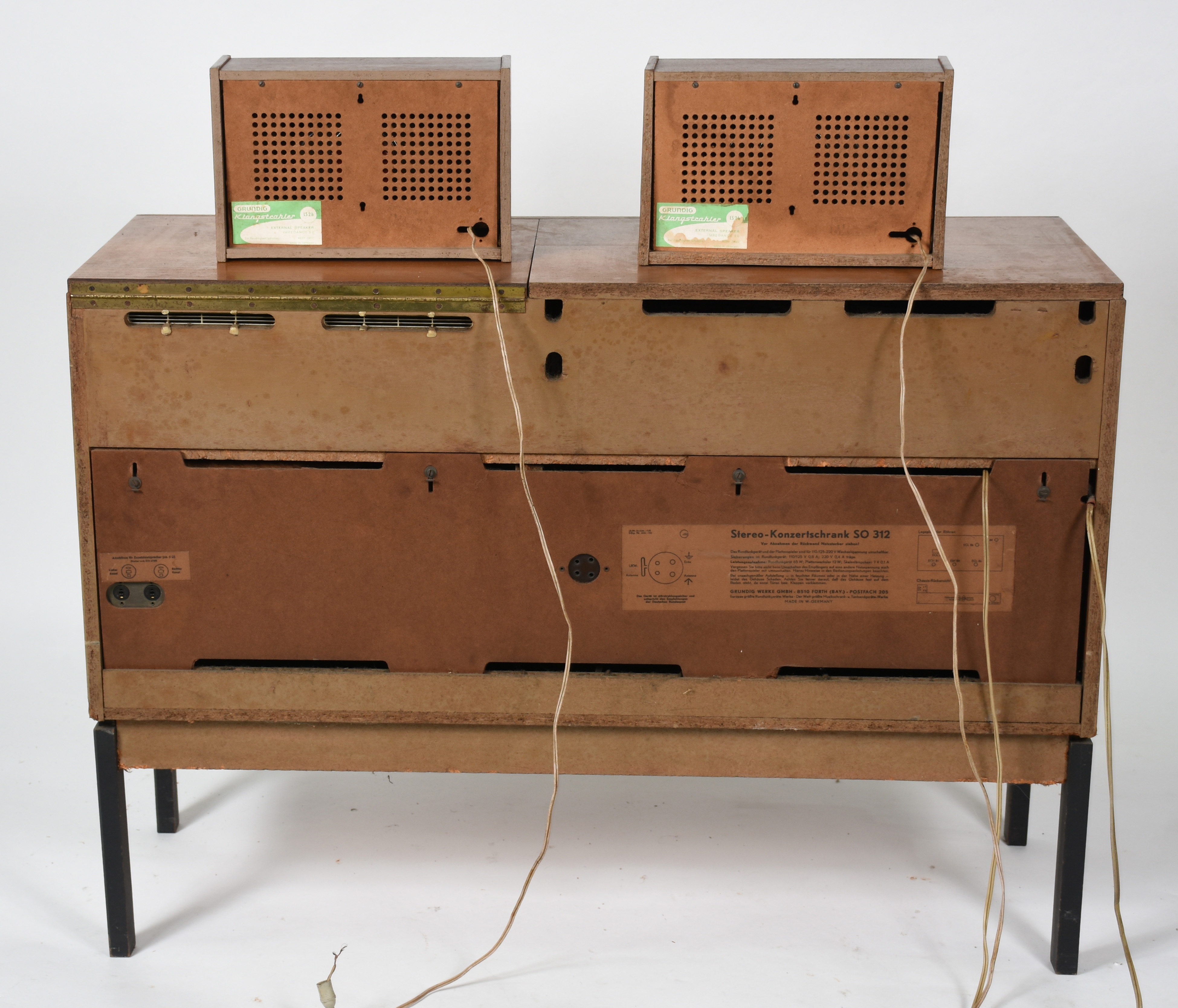 Móvel com rádio e vitrola alemão com 2 caixas de som . Funcionando... - foto 6 de 7