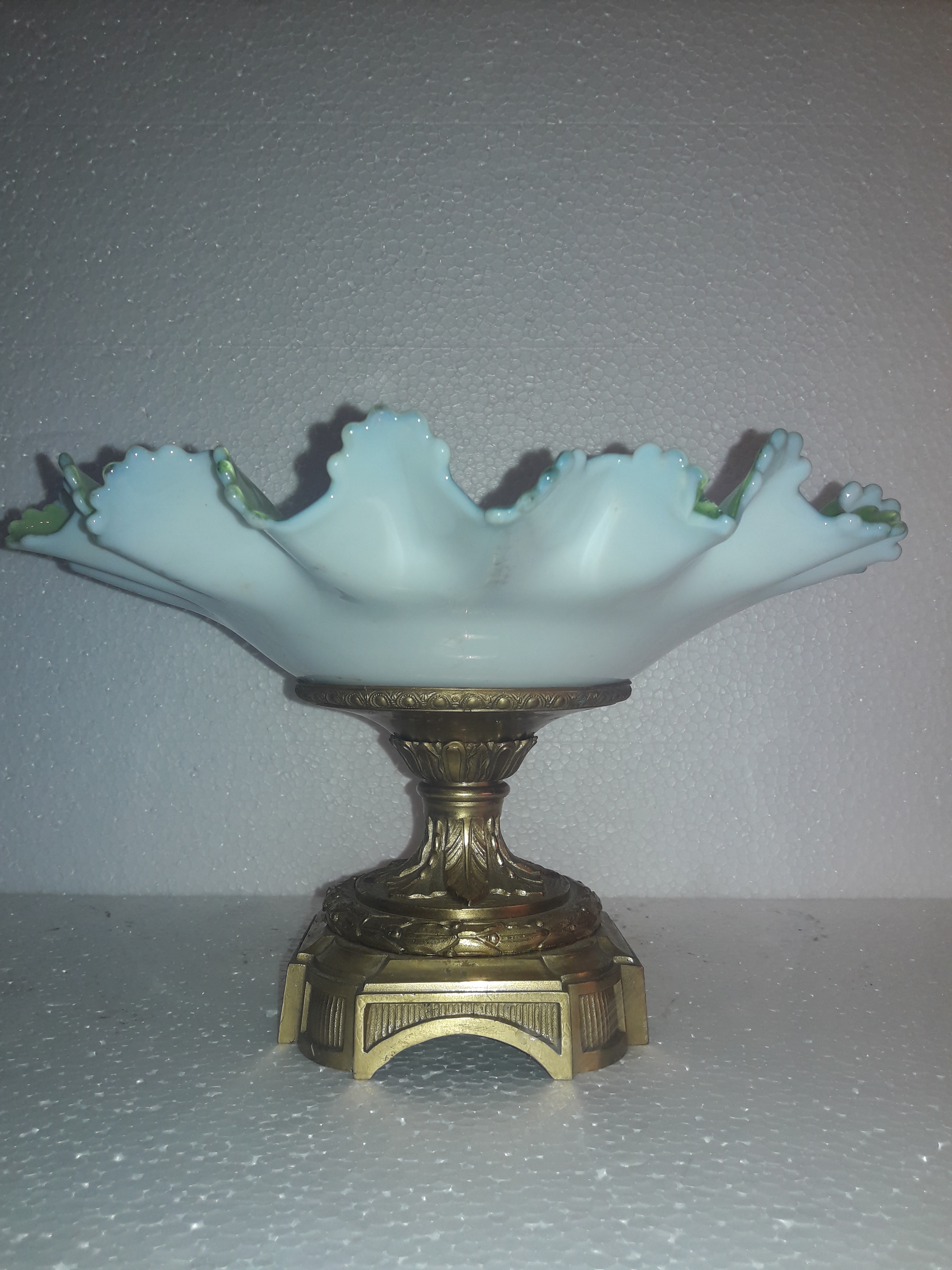Fruteira “Art Nouveau” – Base em bronze dourado a ouro e recipiente... - foto 3 de 4