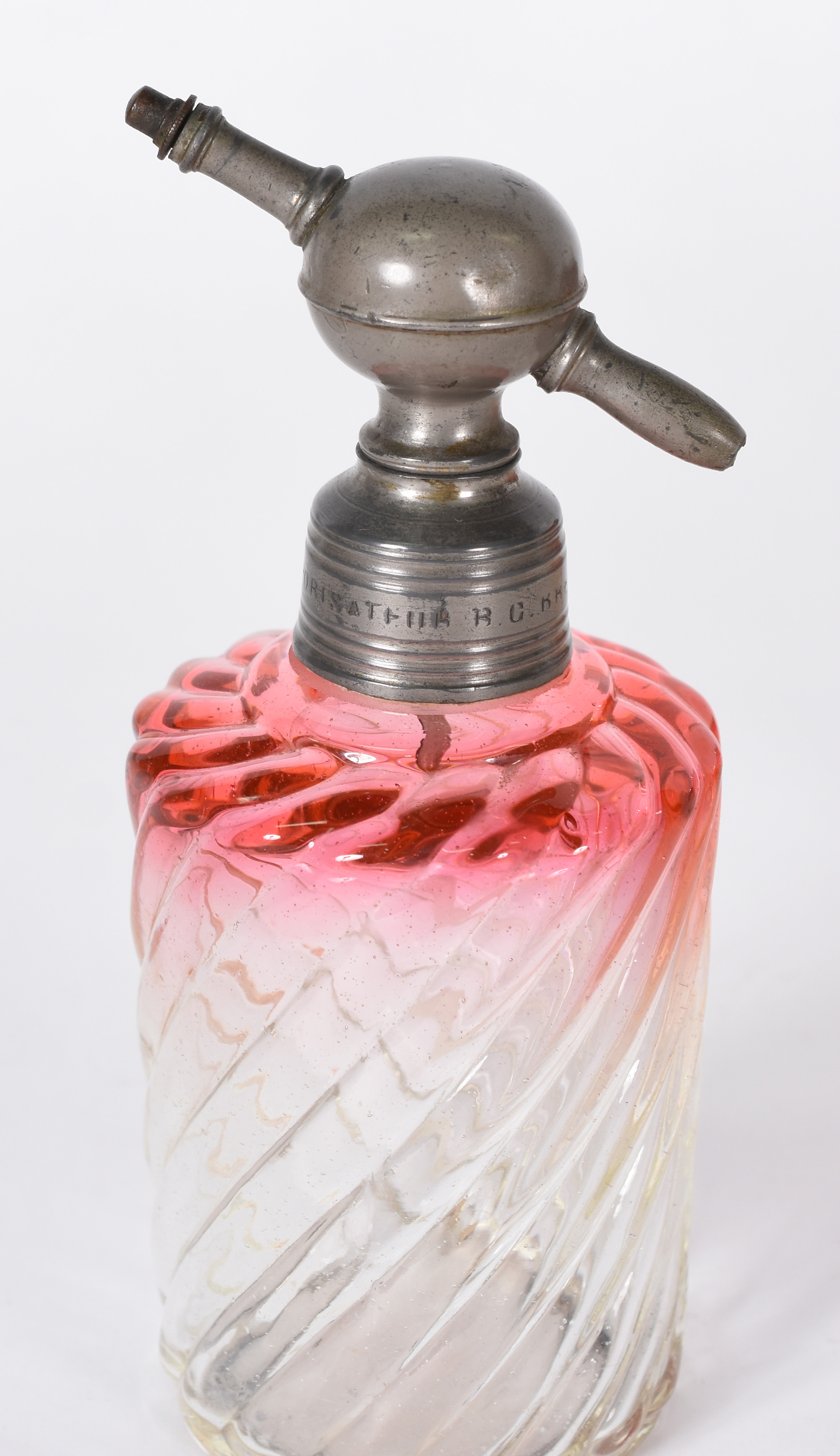 Três frascos de cristal frances para toilette, gomos retorcidos na... - foto 3 de 4