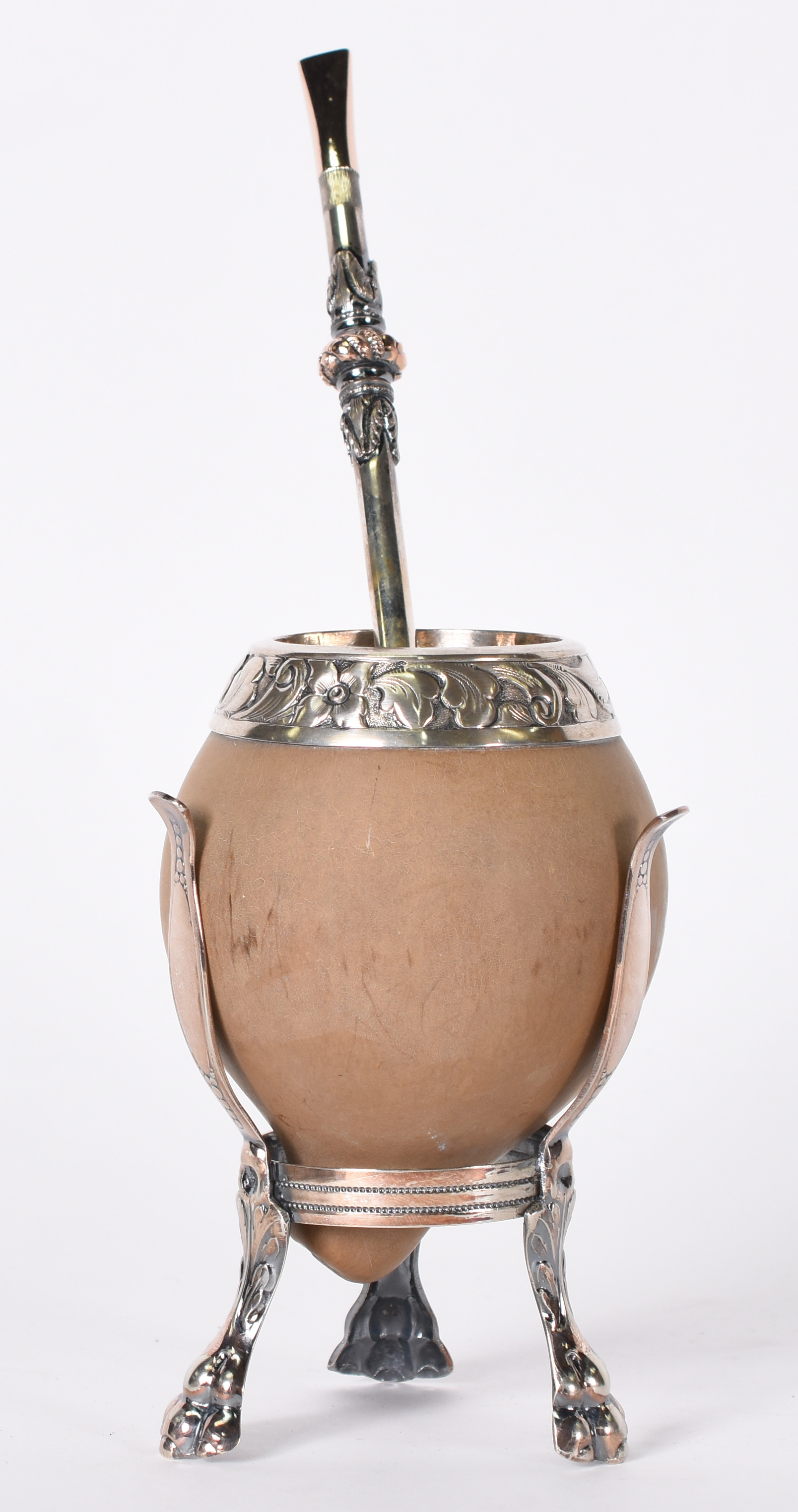 Cuia para chimarrão com borda de prata e base de metal prateado... - foto 1 de 5