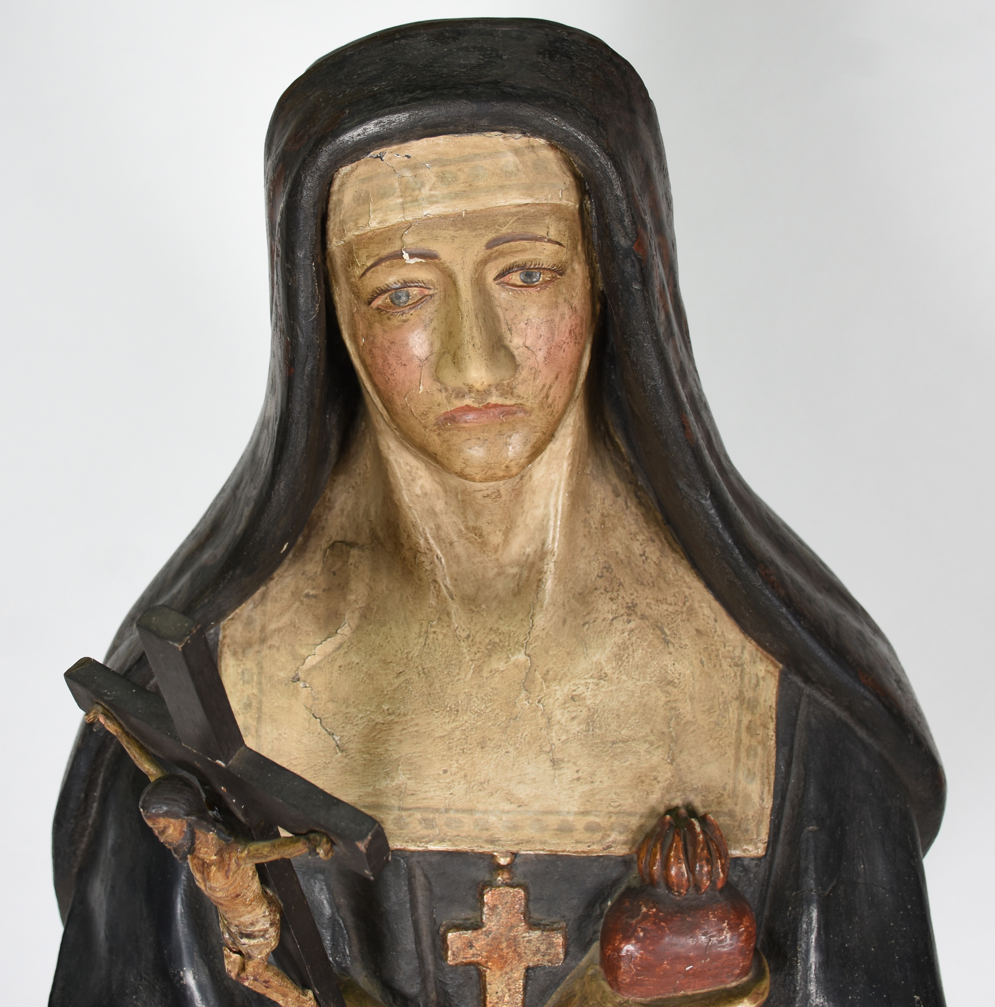 Belíssima Imagem de Santa Rita de madeira policromada, com base... - foto 5 de 8